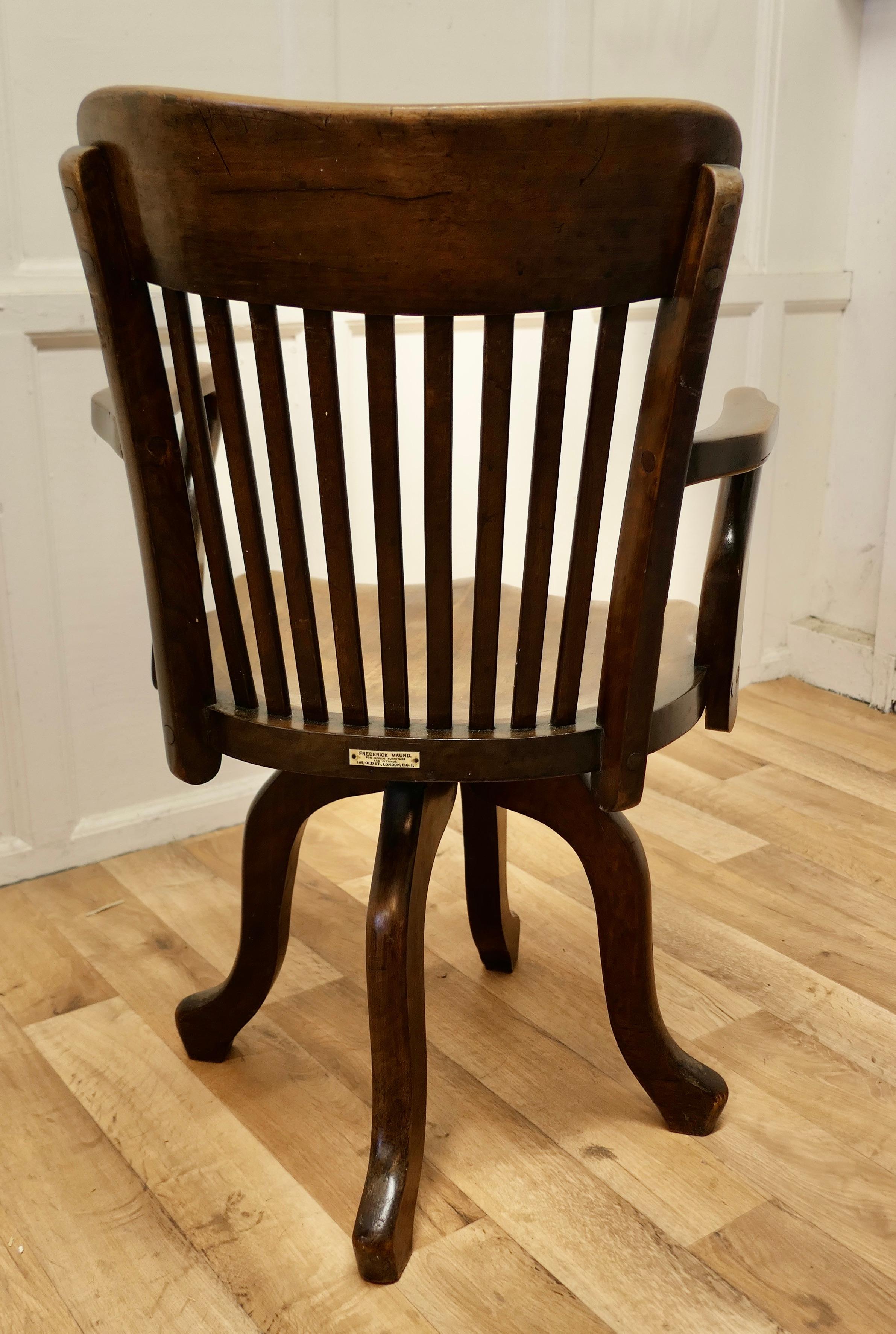 20th Century 19th Century Swivelling Oak Office or Desk Chair