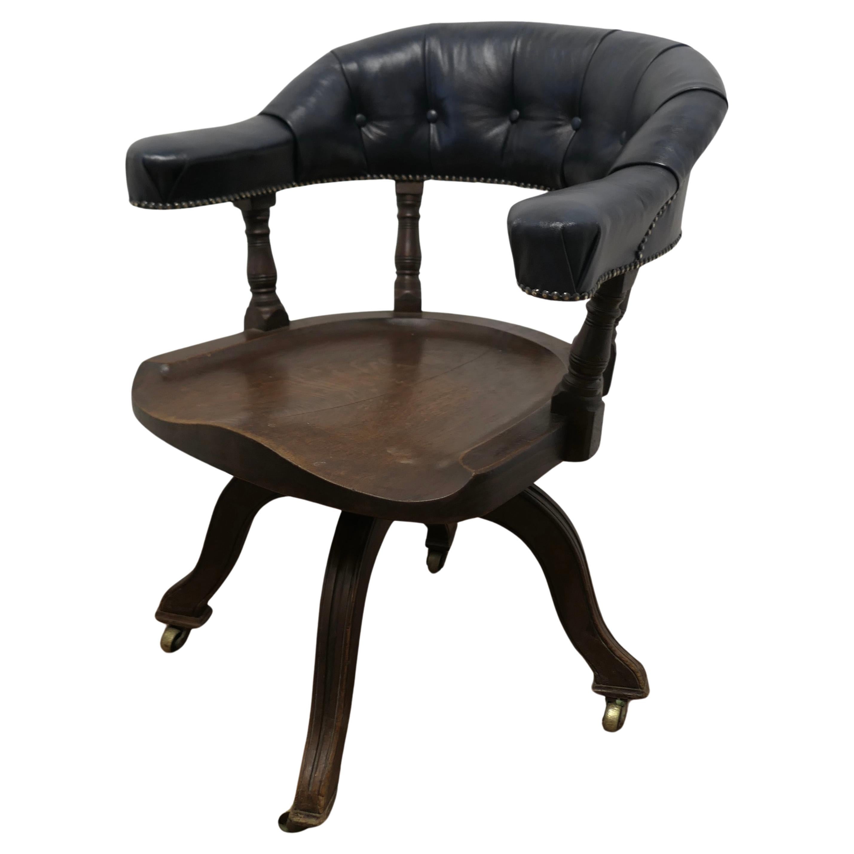 A 19th Century Swivelling Oak Office or Desk Chair     For Sale