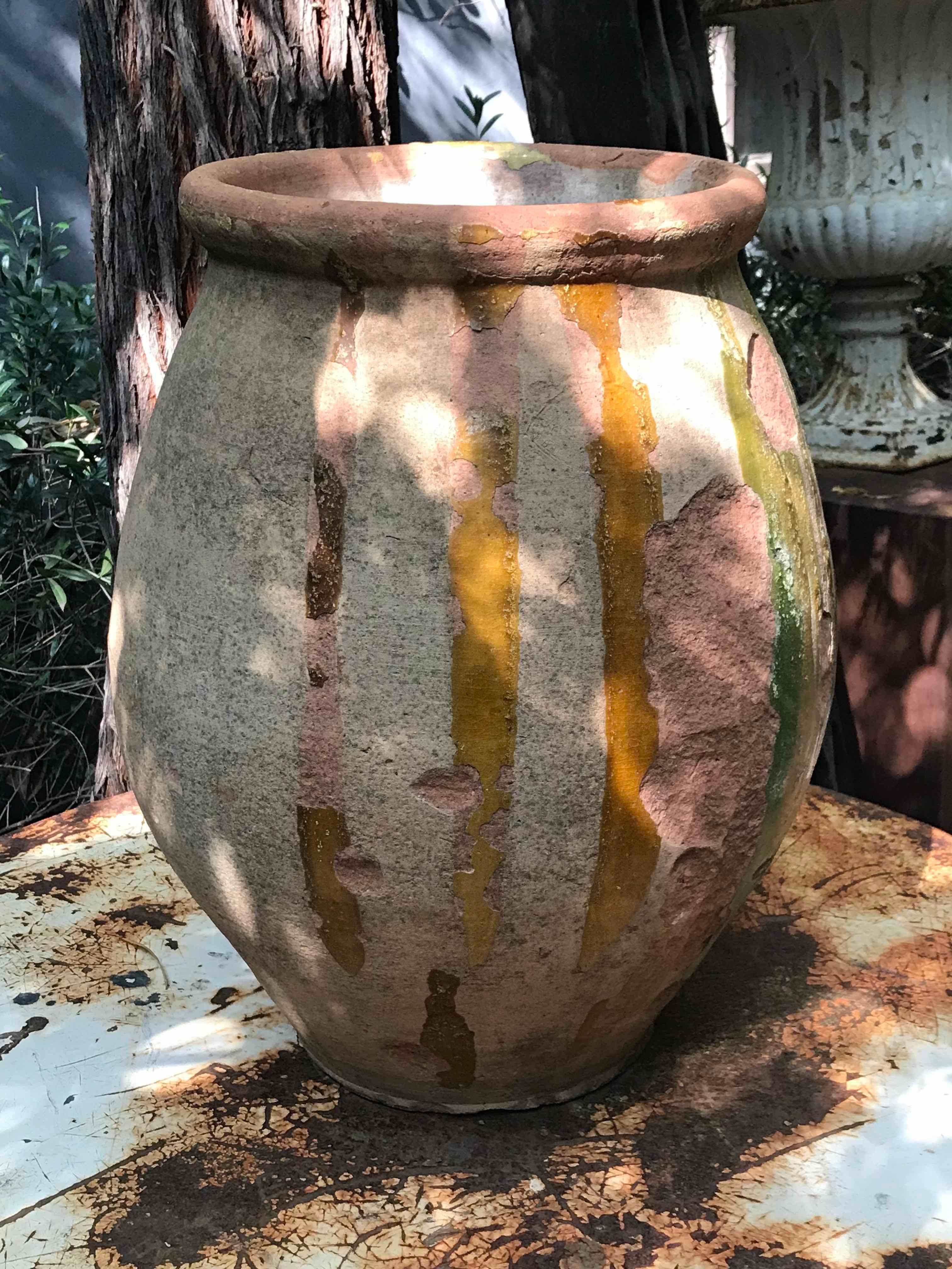 A large confit pot of terra cotta. Originating from France, circa 1840. 