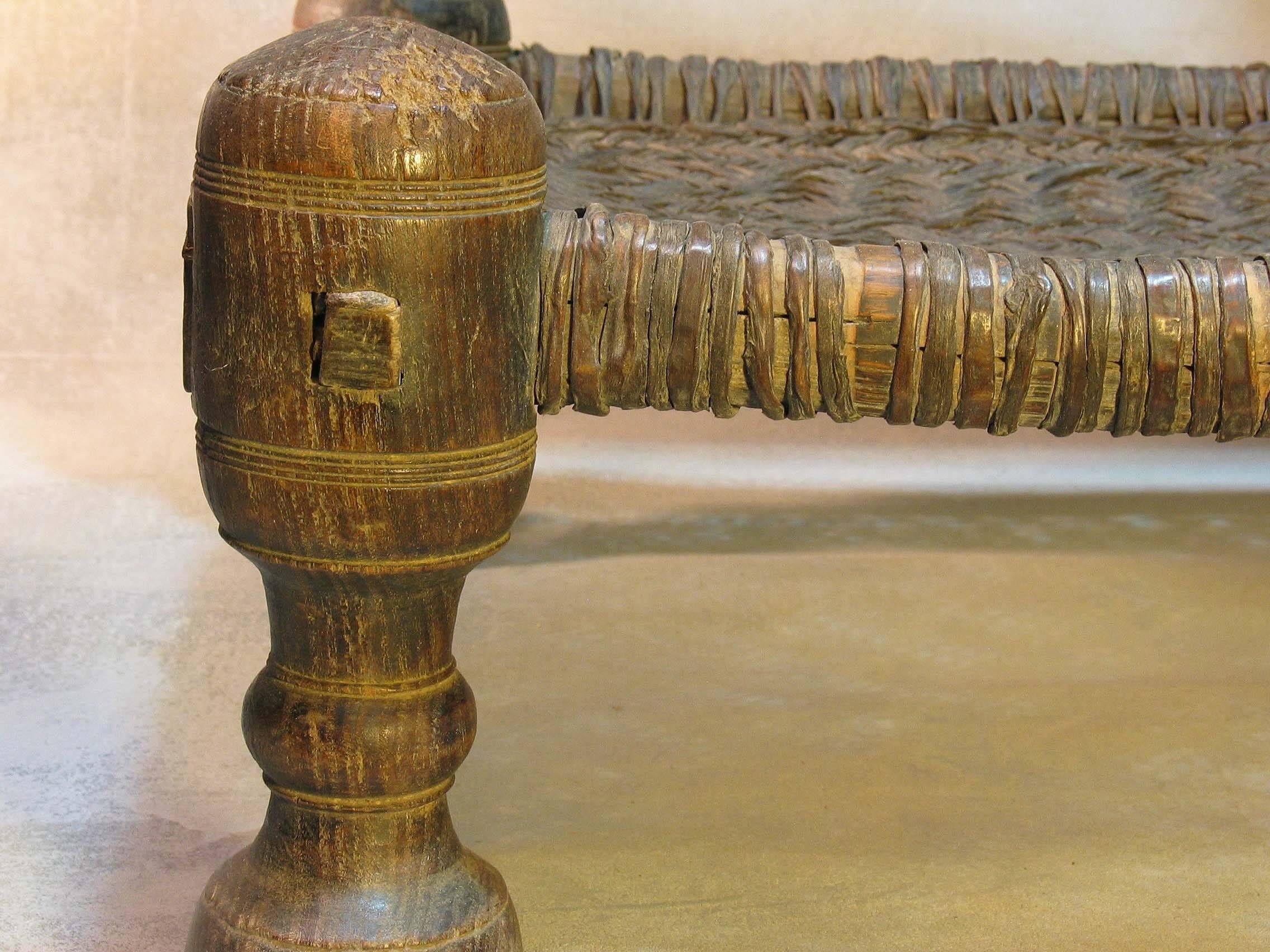 Chaise tribale traditionnelle du 19ème siècle de la vallée de la Swat, Pakistan du Nord en vente 1
