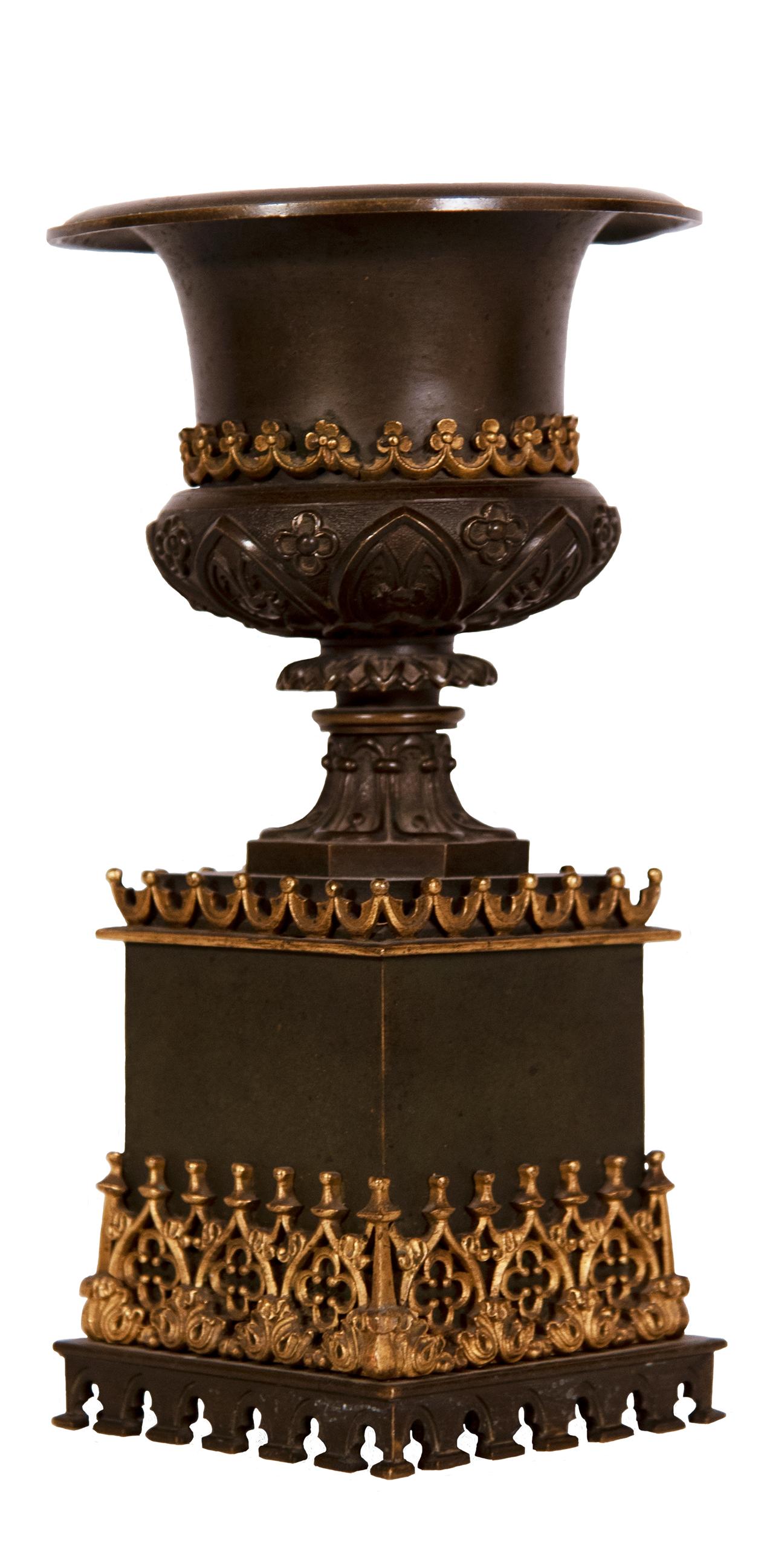 A 19th century bronze decorative urn.

Circa 1860.