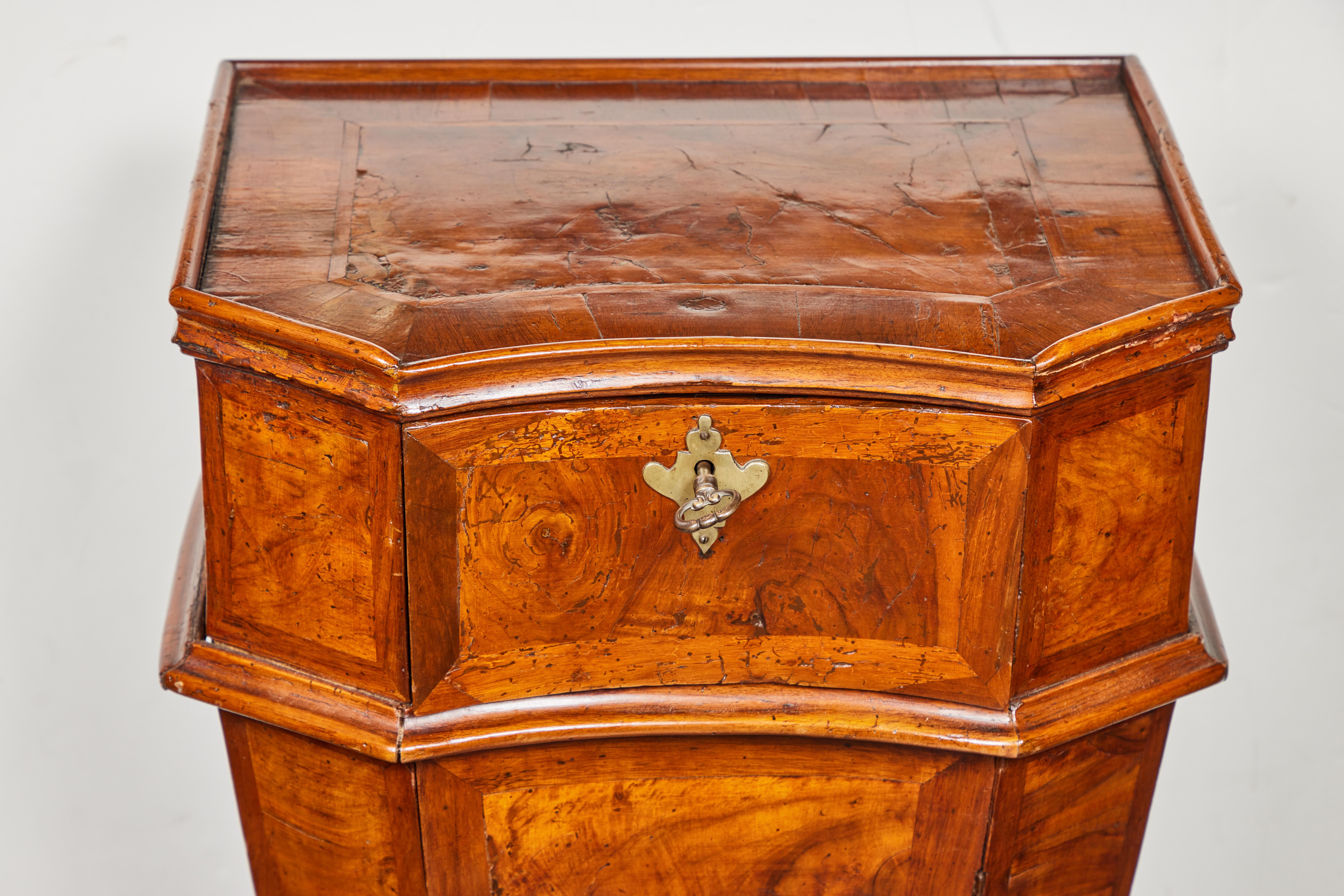 Hand-Carved 19th Century, Venetian Commodino For Sale