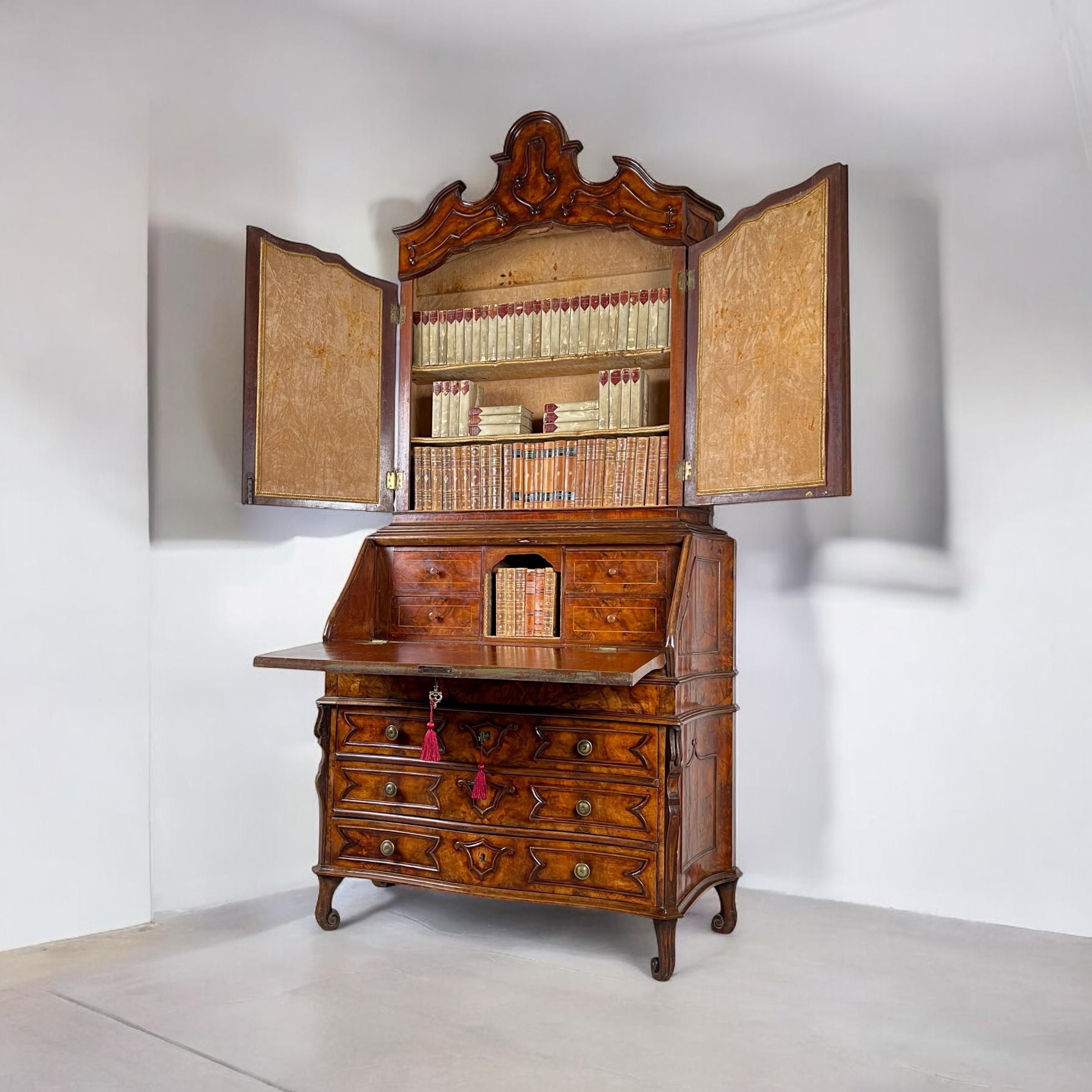 Italian A 19Th Century Venetian Mirrored Bureau Bookcase In Briar Wood For Sale