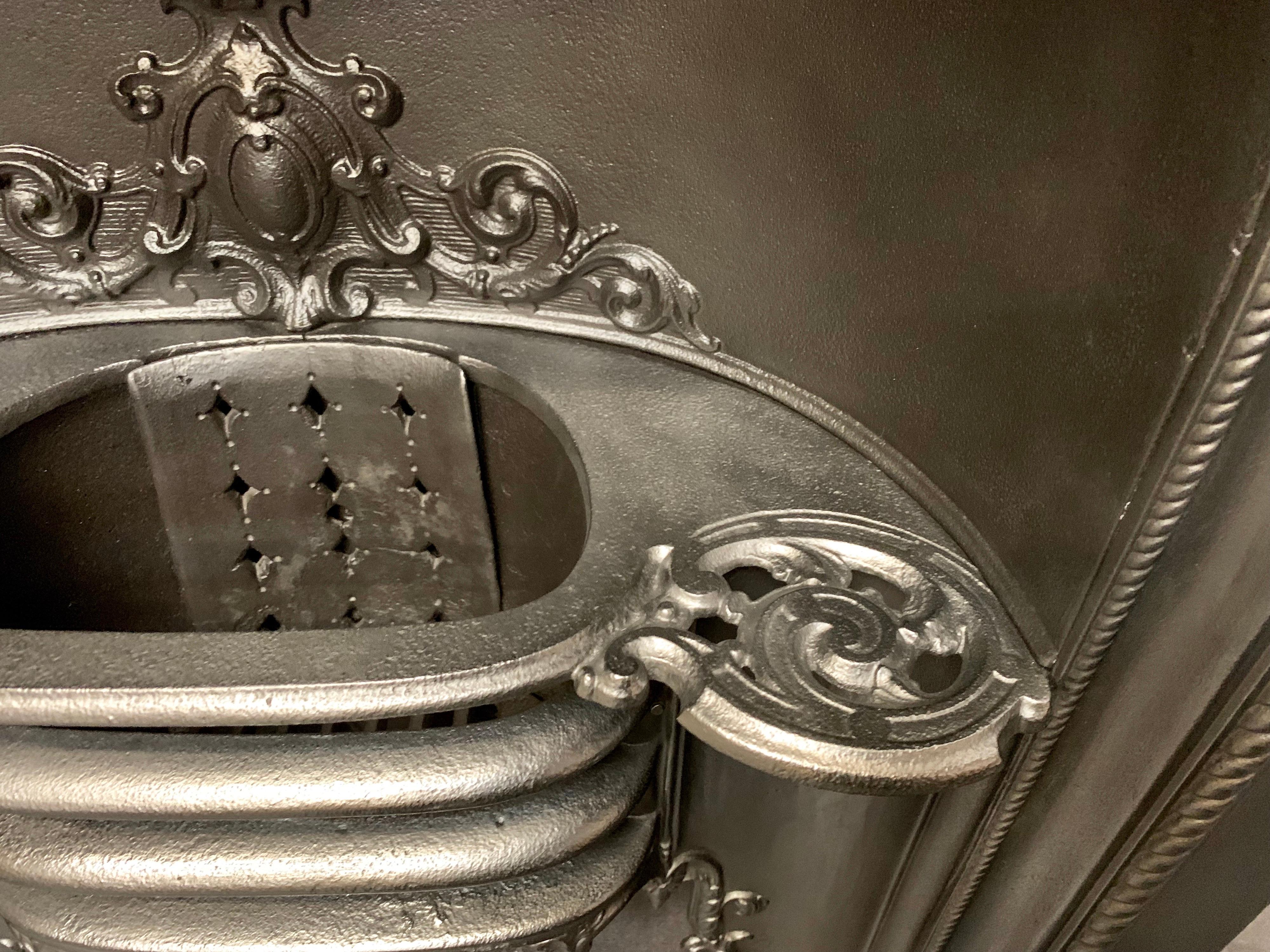 Scottish 19th Century Victorian Cast Iron Fireplace Insert For Sale