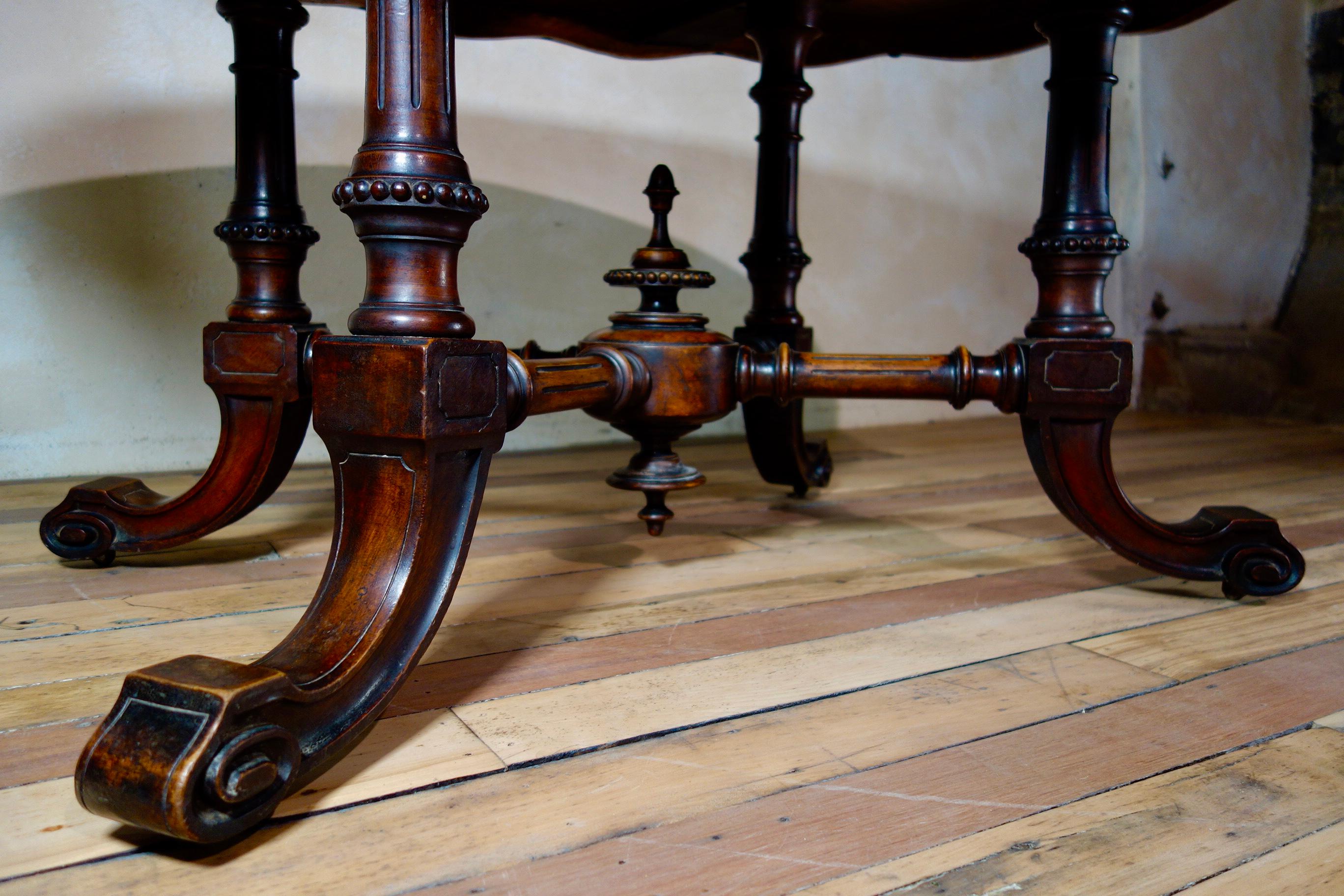 A 19th Century Oval Burr Walnut Breakfast Centre Table Dining In Good Condition In Basingstoke, Hampshire