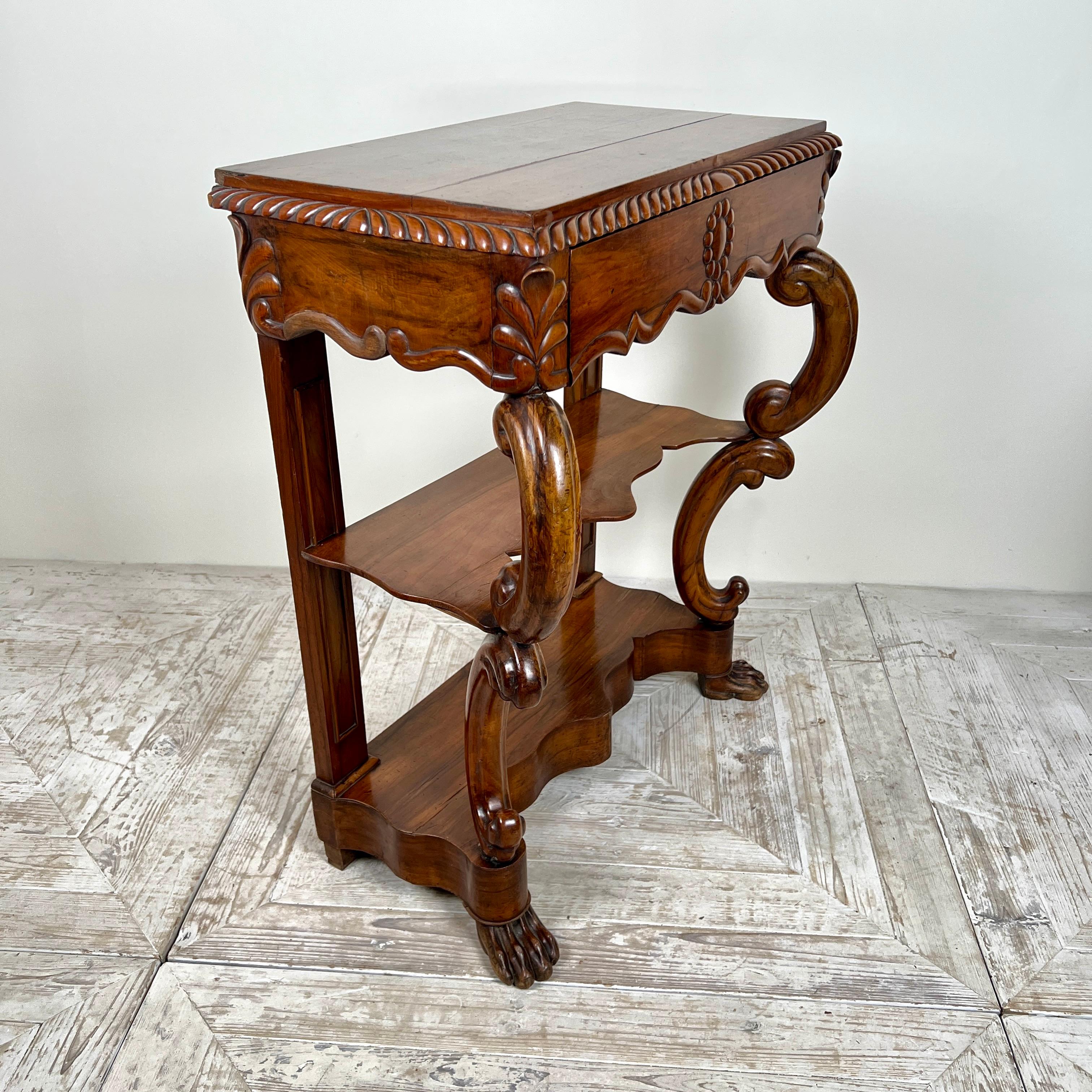 A 19Th Century Walnut Console Table In Good Condition For Sale In London, GB