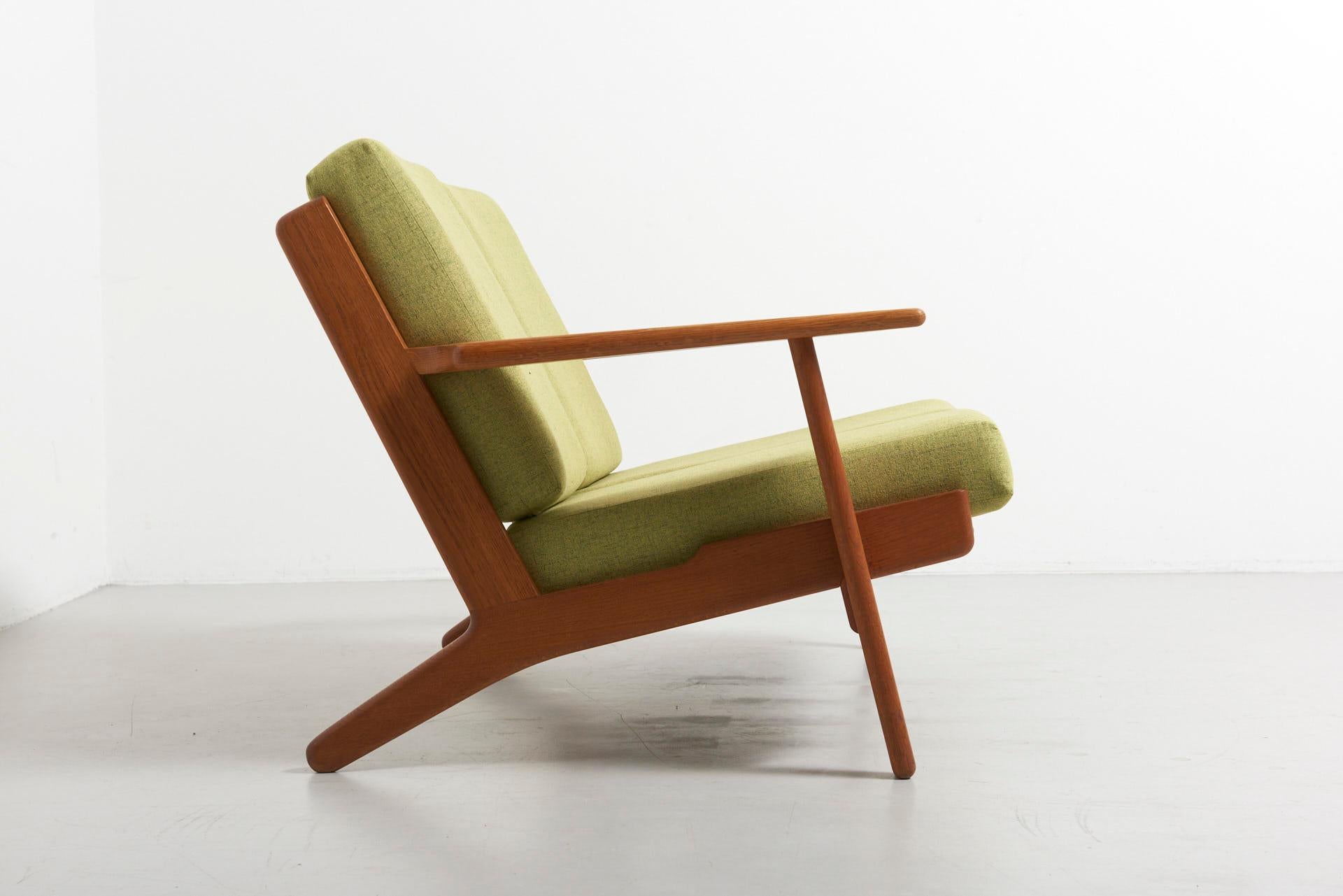 Scandinavian Modern 2-Seat Sofa by Hans Wegner, Model GE-290/2 for GETAMA
