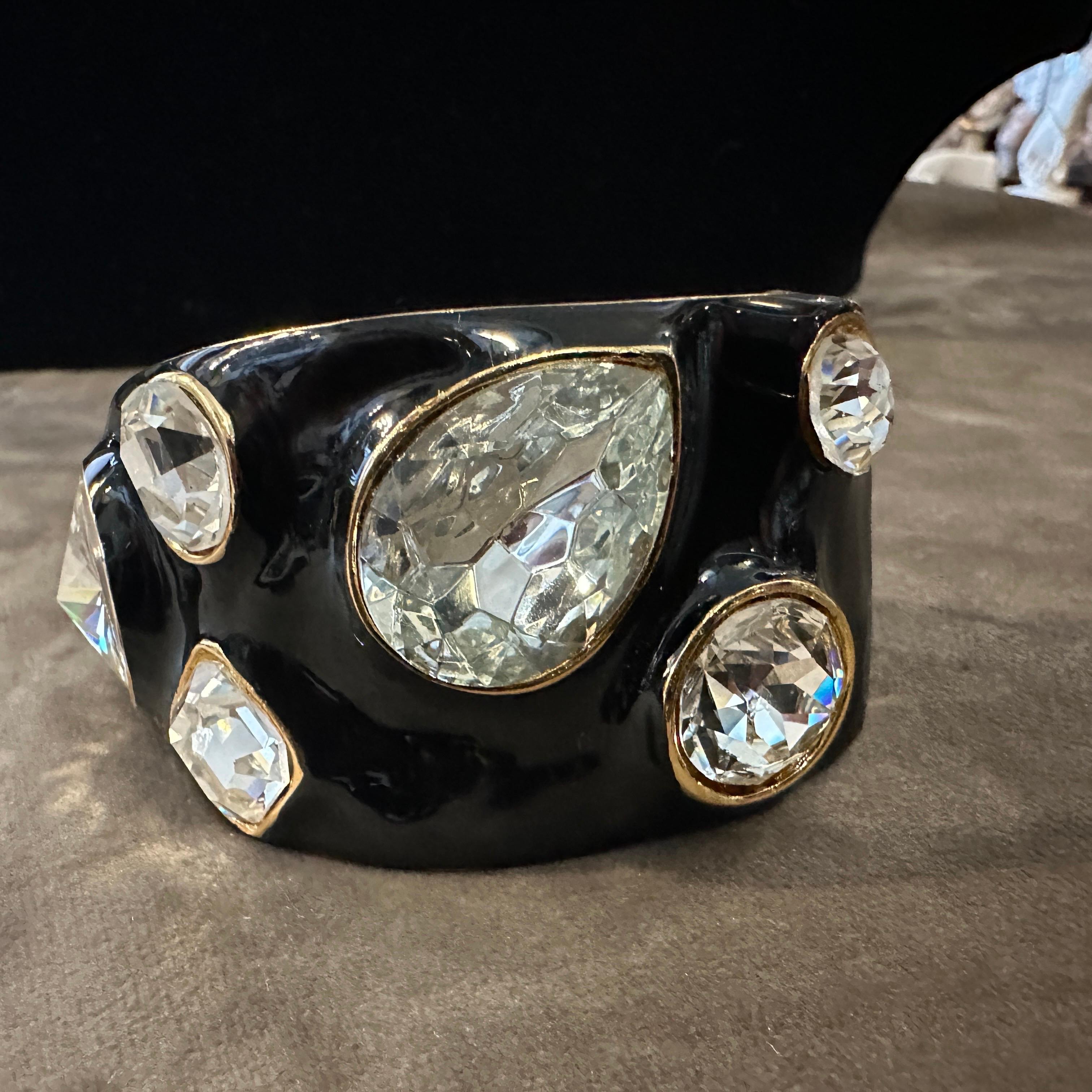 Bracciale in ottone smaltato nero e strass di Kenneth Jay Lane degli anni 2000 in vendita 8