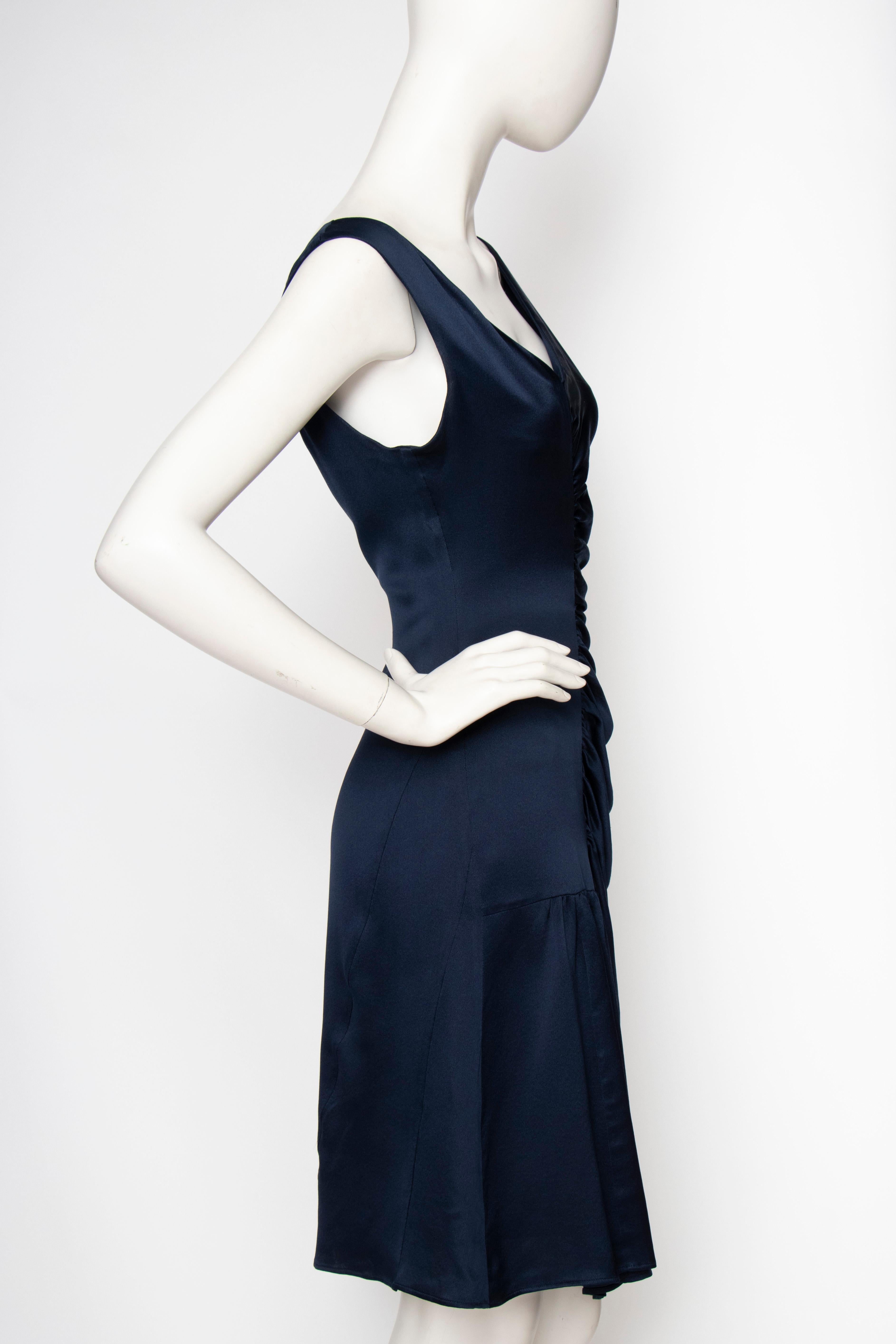 A 2000s Vintage Christian Dior by John Galliano midnight blue silk dress with a v-neckline, a beautiful asymmetrical draping and low back. The dress is unlined.  

The size of the dress corresponds to a modern size small, but please see the