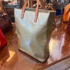 A 2001 Louis Vuitton Green Vernis und Vachetta Reade GM Tote Bag