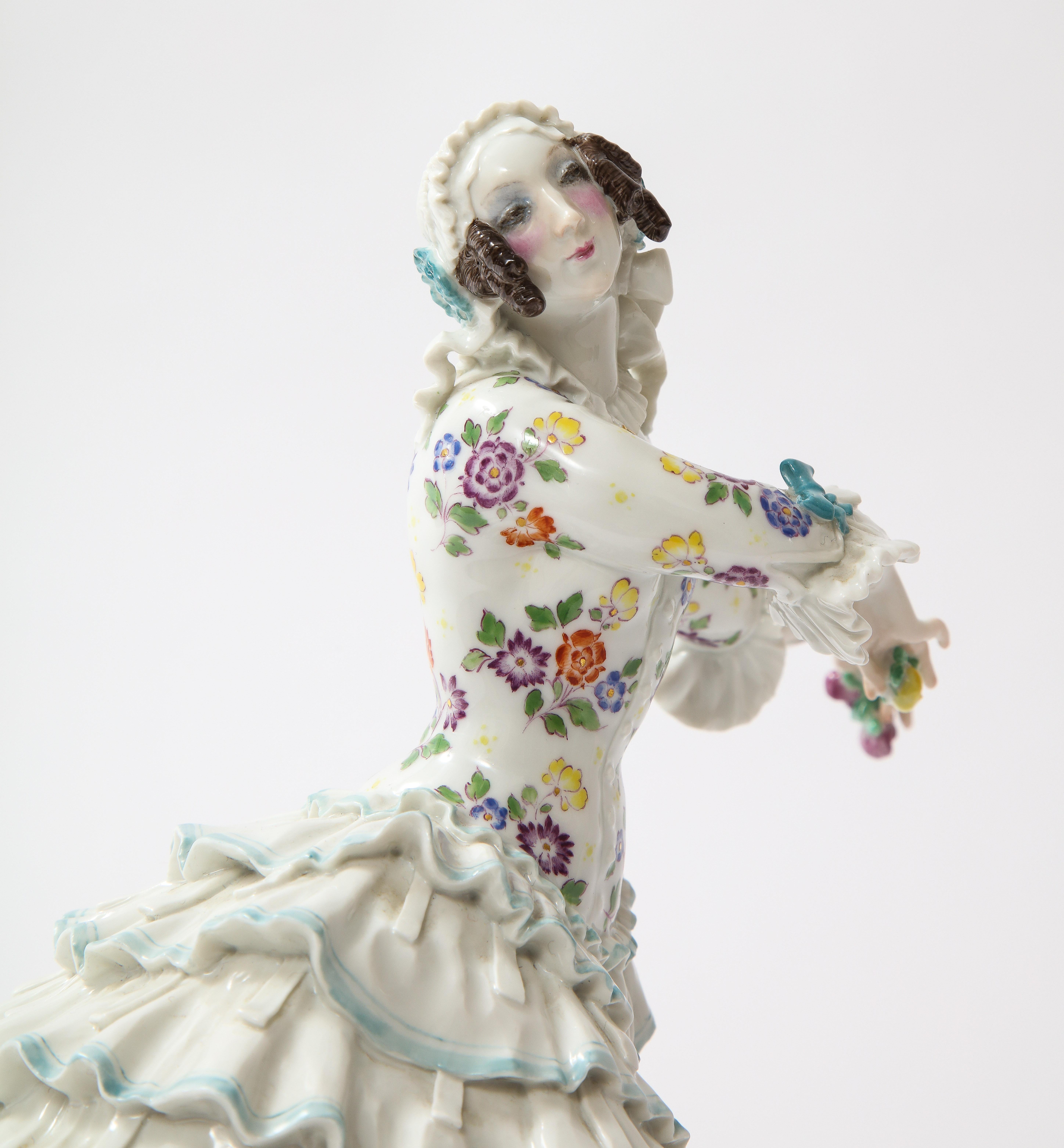 Ein Meissener Ballett Tänzerin des 20. Jahrhunderts „Chiarina“ aus russischem Ballett von Paul Scheurich (Porzellan)