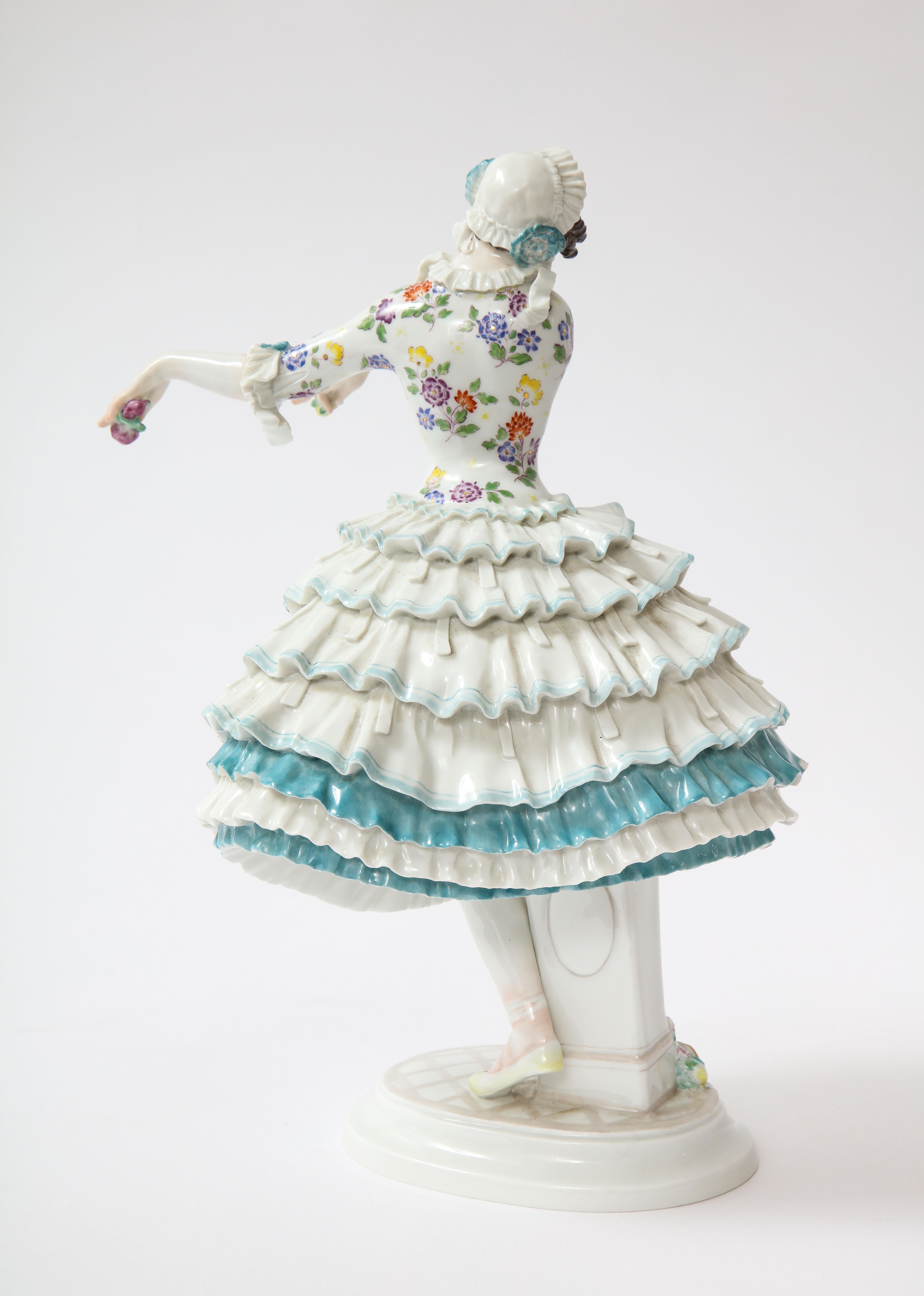 Sculpté à la main Une danseuse de ballet de Meissen du 20e siècle « Chiarina » du ballet russe de Paul Scheurich en vente