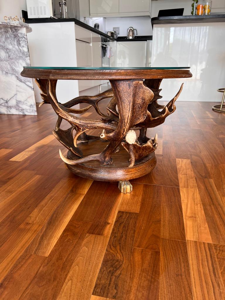 Chêne Table d'appoint en corne de cervidé du XXe siècle en vente