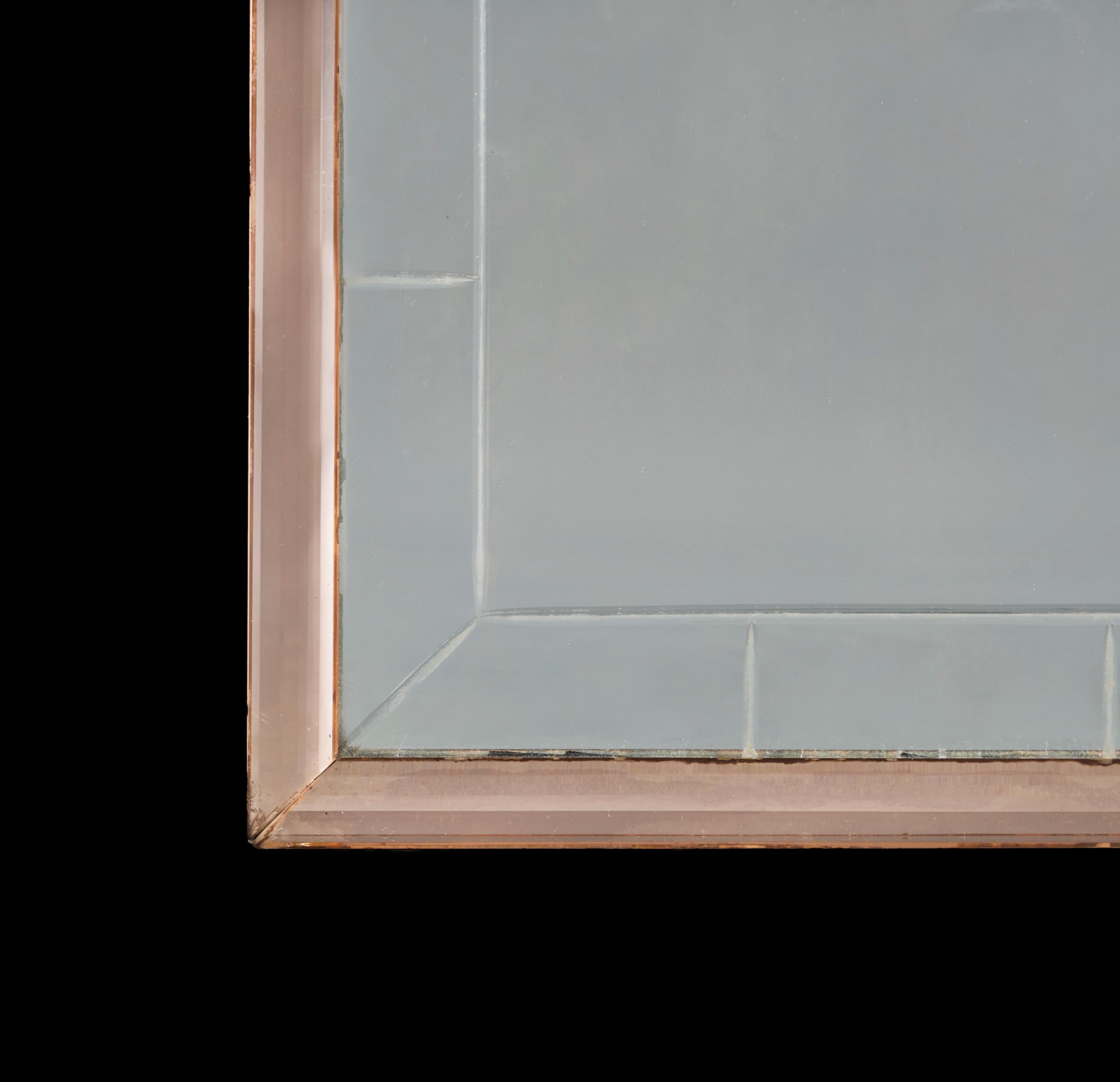 Anglais Miroir d'embarcadère en verre rose Art Deco du 20e siècle en vente