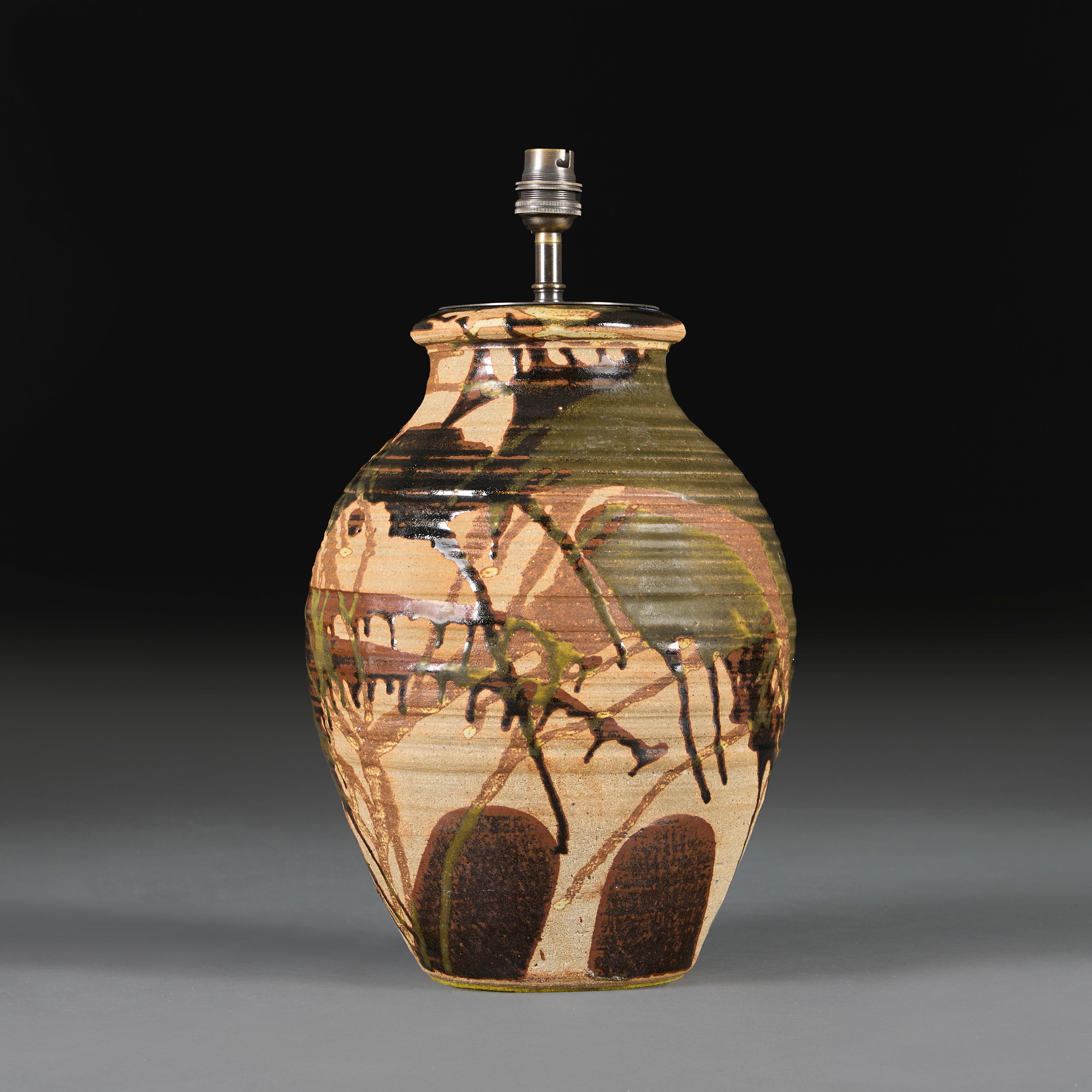 Vase en poterie d'art du 20e siècle avec glaçure en goutte d'eau, transformé en lampe Bon état - En vente à London, GB