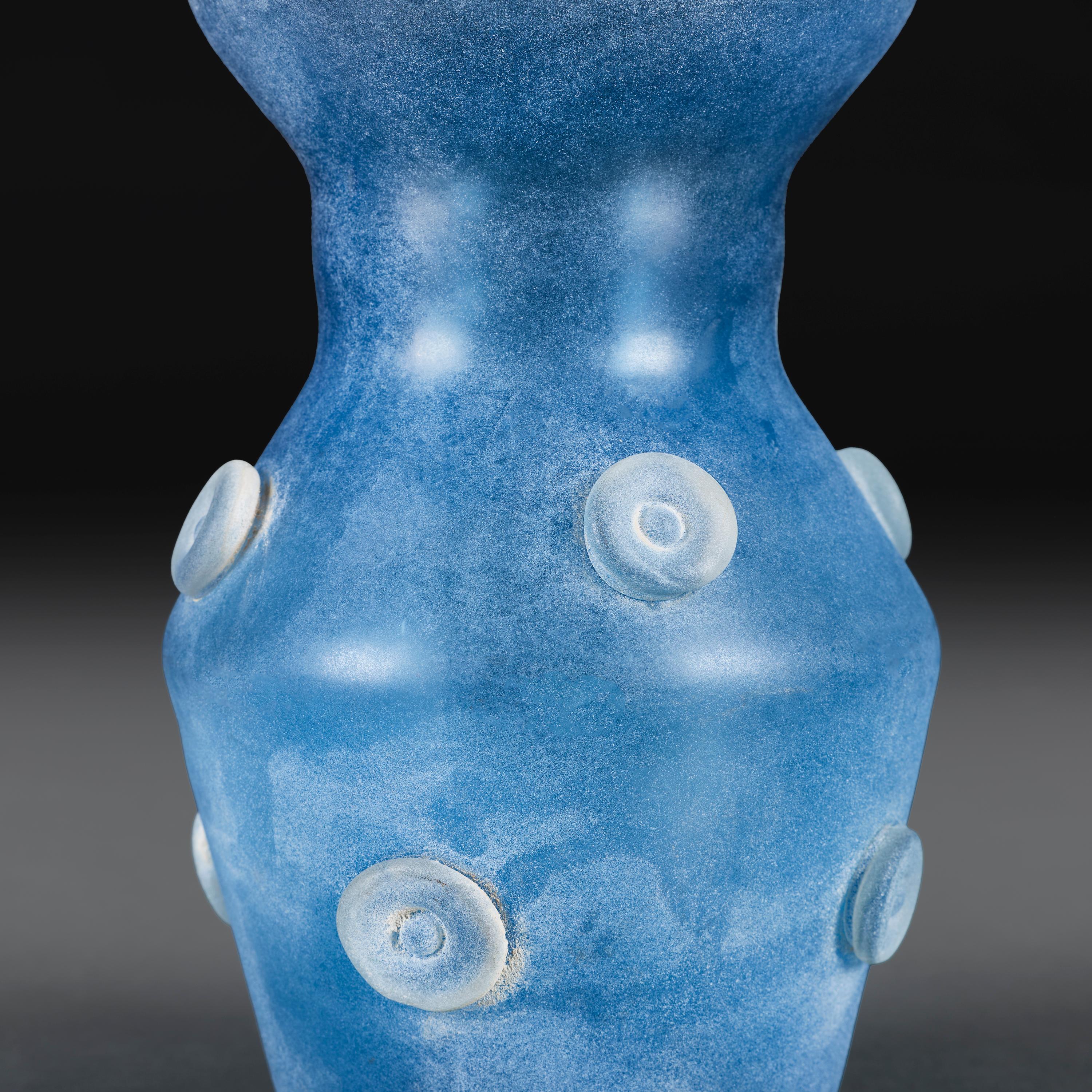 Un jarrón de vidrio artístico Scavo azul del siglo XX a modo de lámpara. en Bueno estado para la venta en London, GB