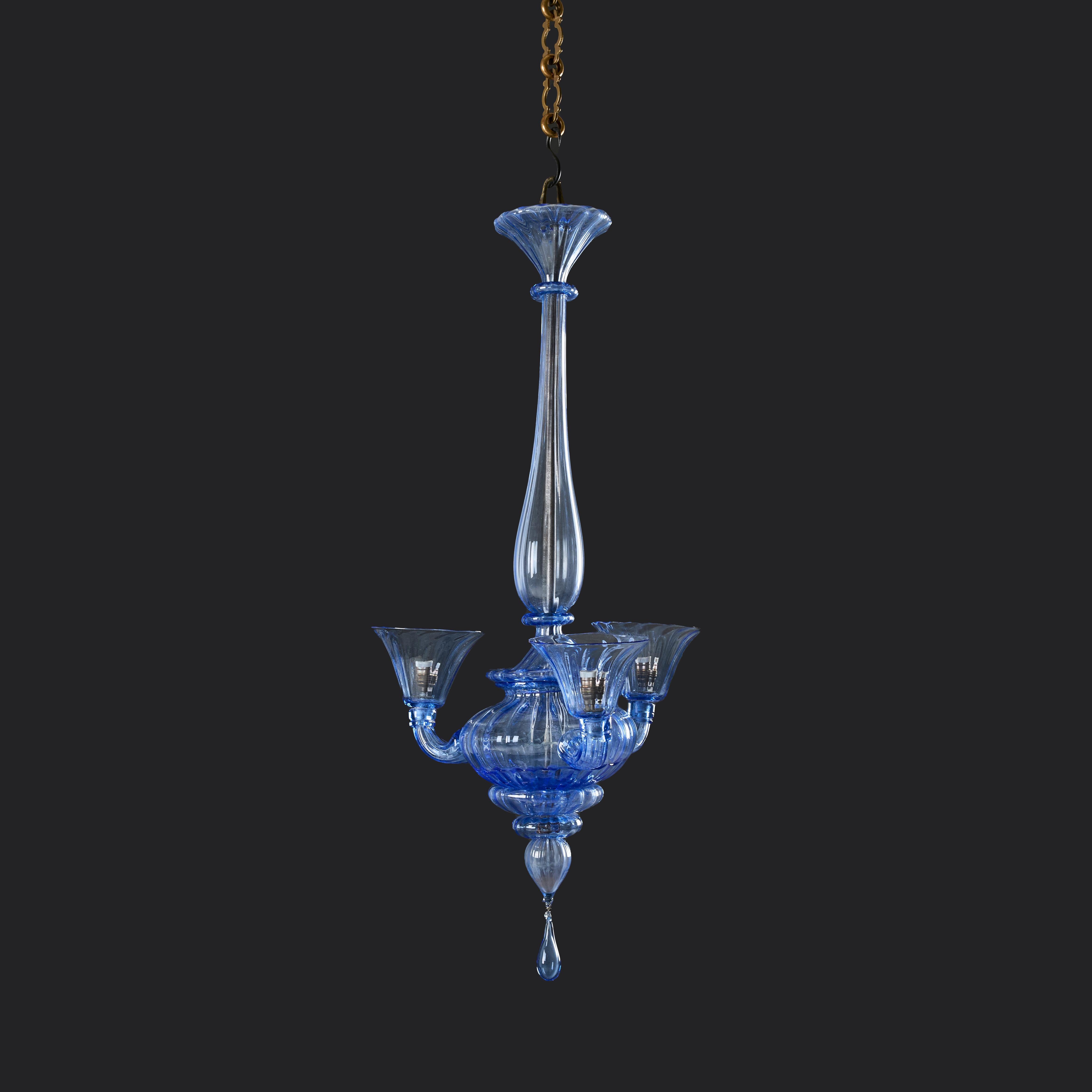 italien Lustre en verre de Murano à trois bras de lumière bleue du 20e siècle en vente