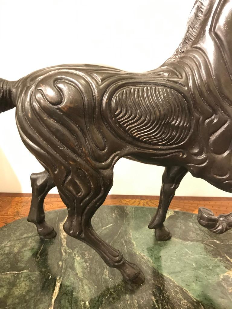 20ième siècle Cheval en bronze du XXe siècle en vente