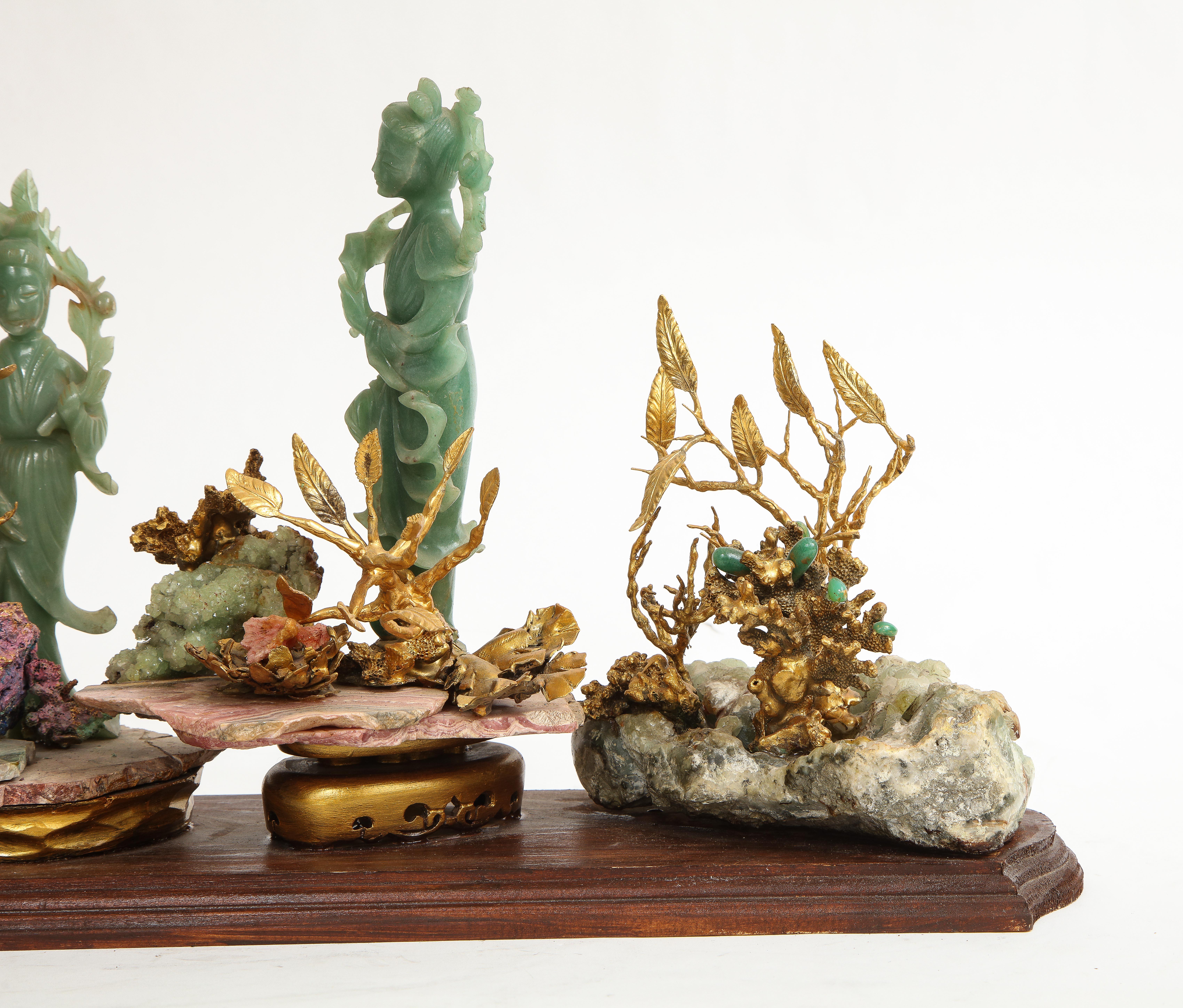 Sculpté à la main Accessoire de bureau/sculpture chinois du XXe siècle en jade, cloison et métal doré en vente
