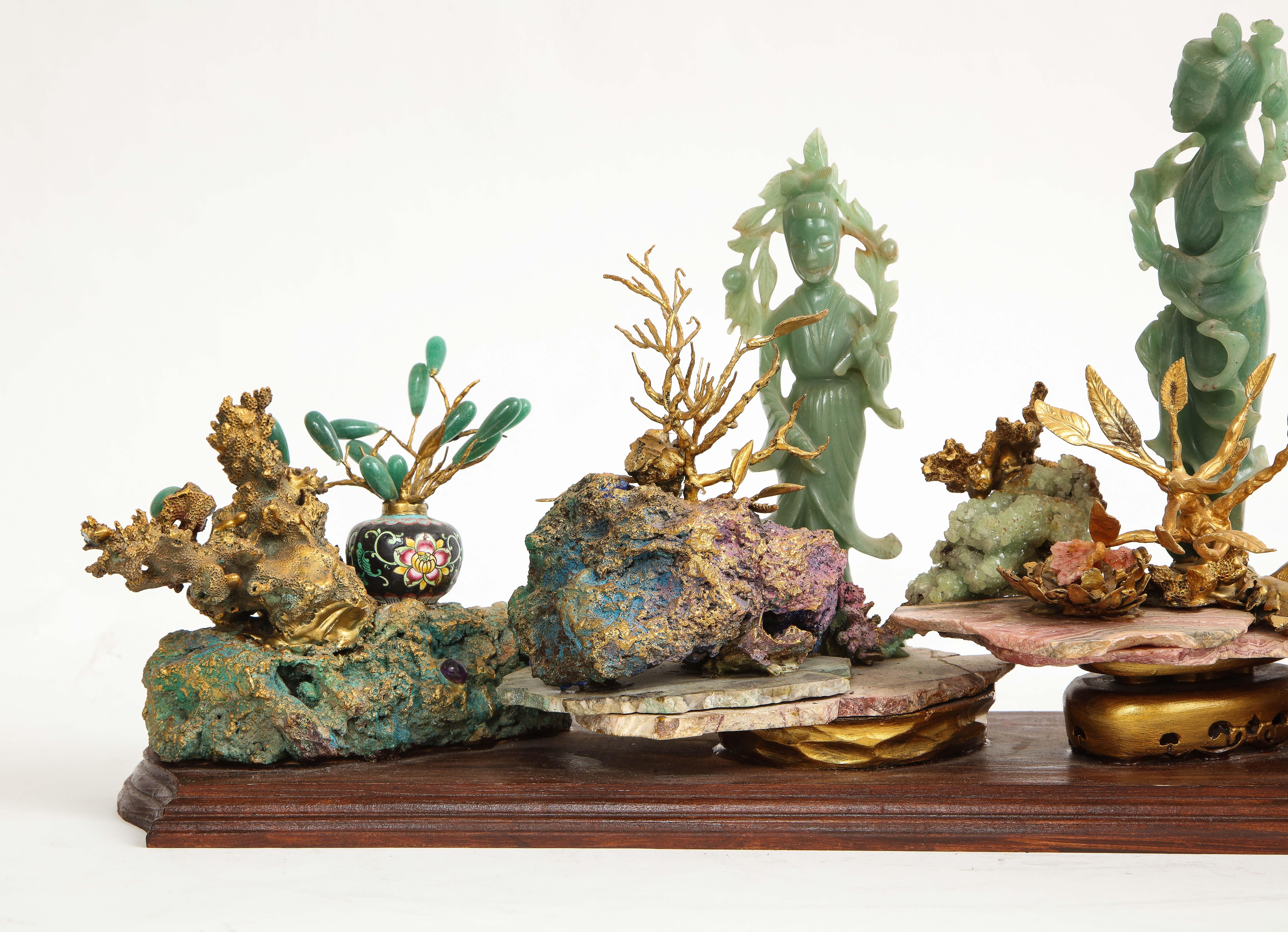 20ième siècle Accessoire de bureau/sculpture chinois du XXe siècle en jade, cloison et métal doré en vente