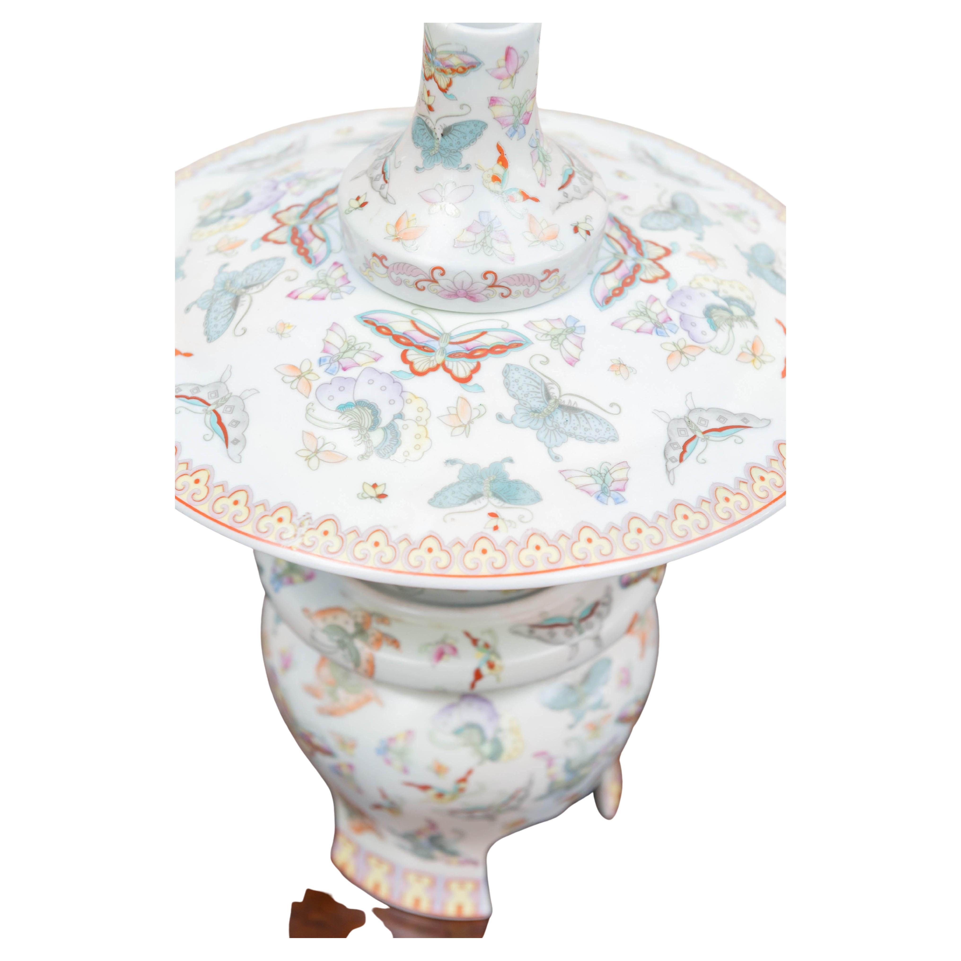 Lanterne de table en porcelaine chinoise du XXe siècle (SINGLE ITEM) en vente