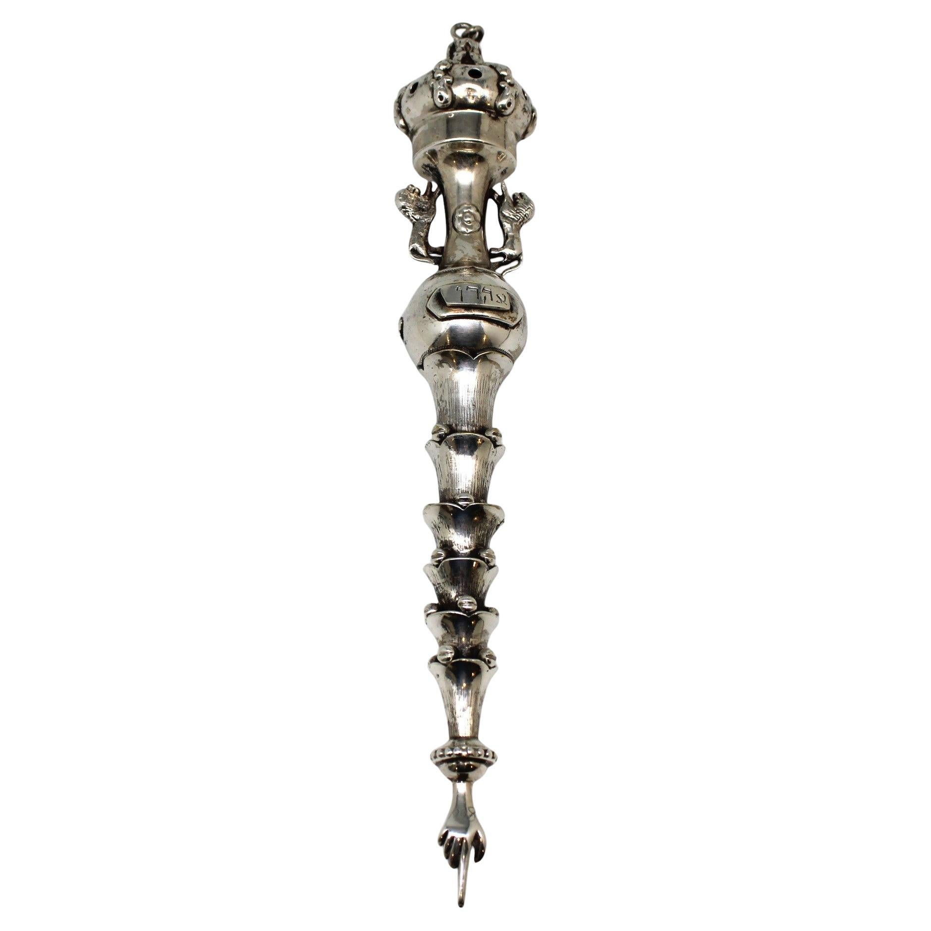 Un Yad de Plata Dedicado del Siglo XX
