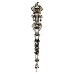 Un Yad de Plata Dedicado del Siglo XX