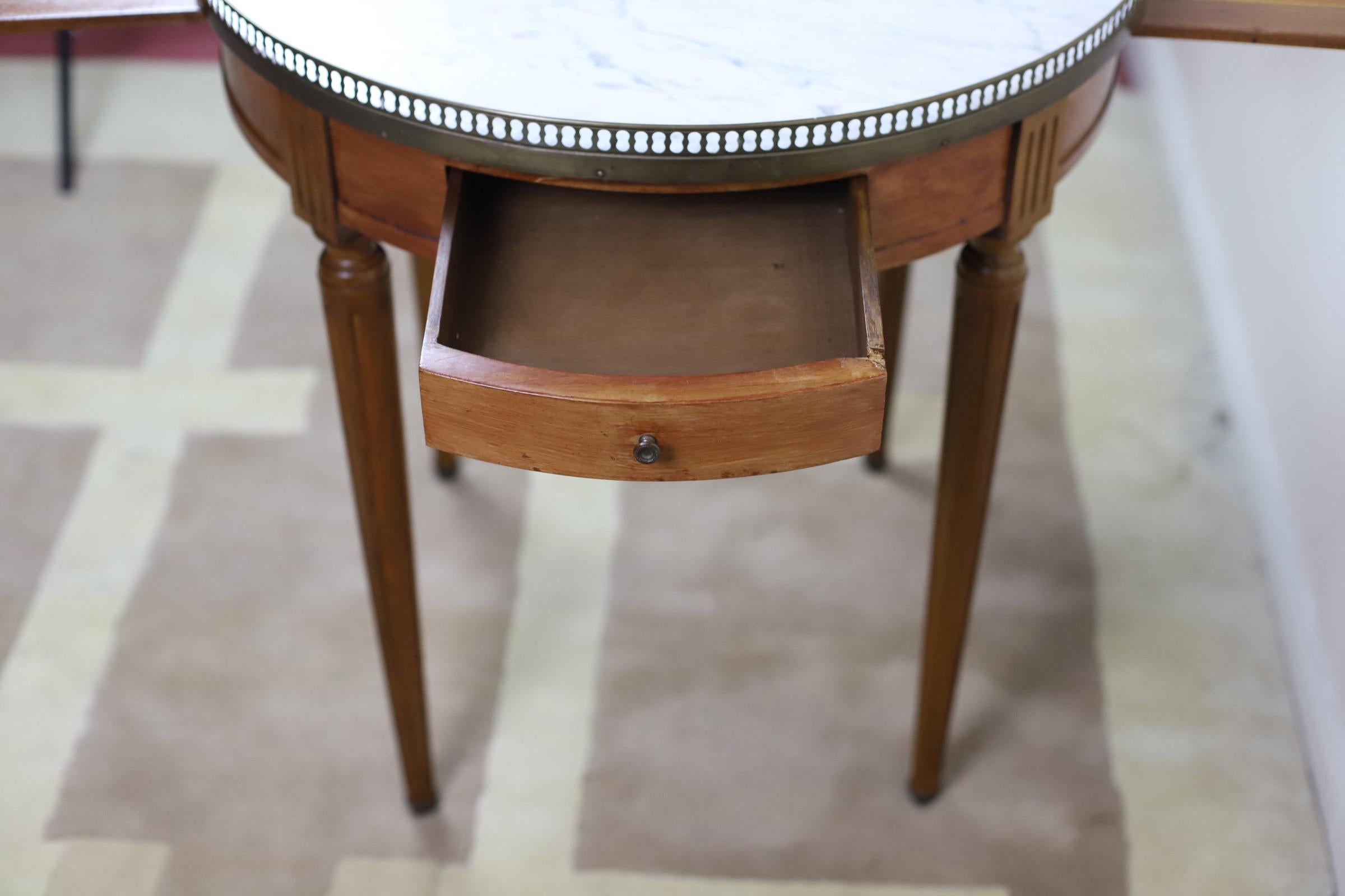 Brass 20th Century French Walnut White Marble-Topped Guéridon Centre Table For Sale