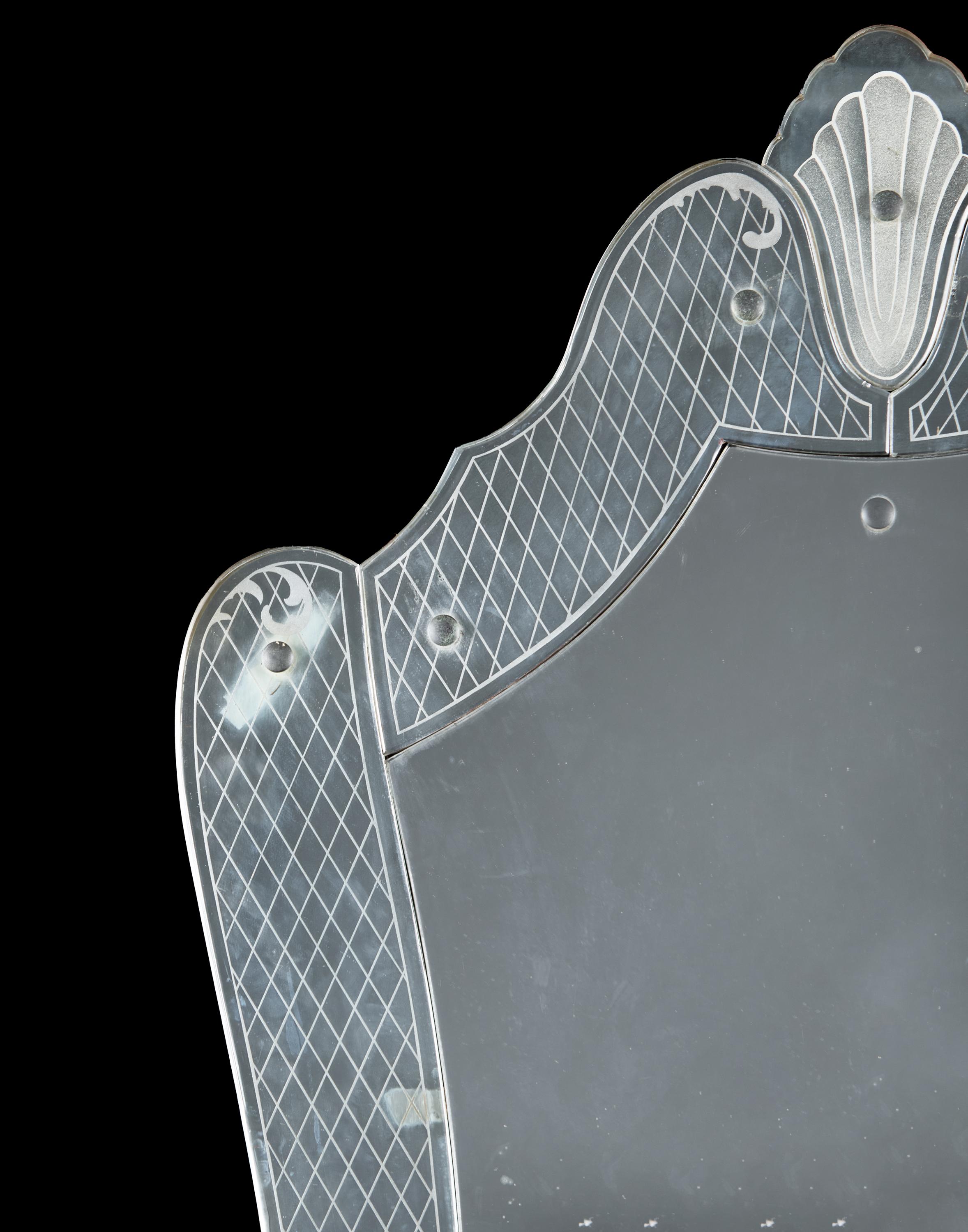 Mid-Century moderno Specchio a scudo in vetro del XX secolo di Pietro Chiesa in vendita