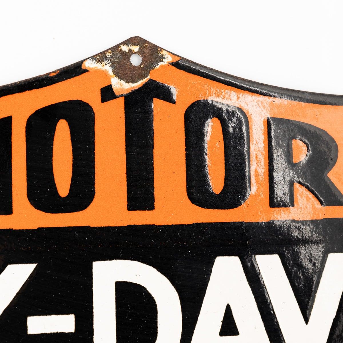 Metallo Un cartello smaltato del 20° secolo per motociclette Harley Davidson in vendita