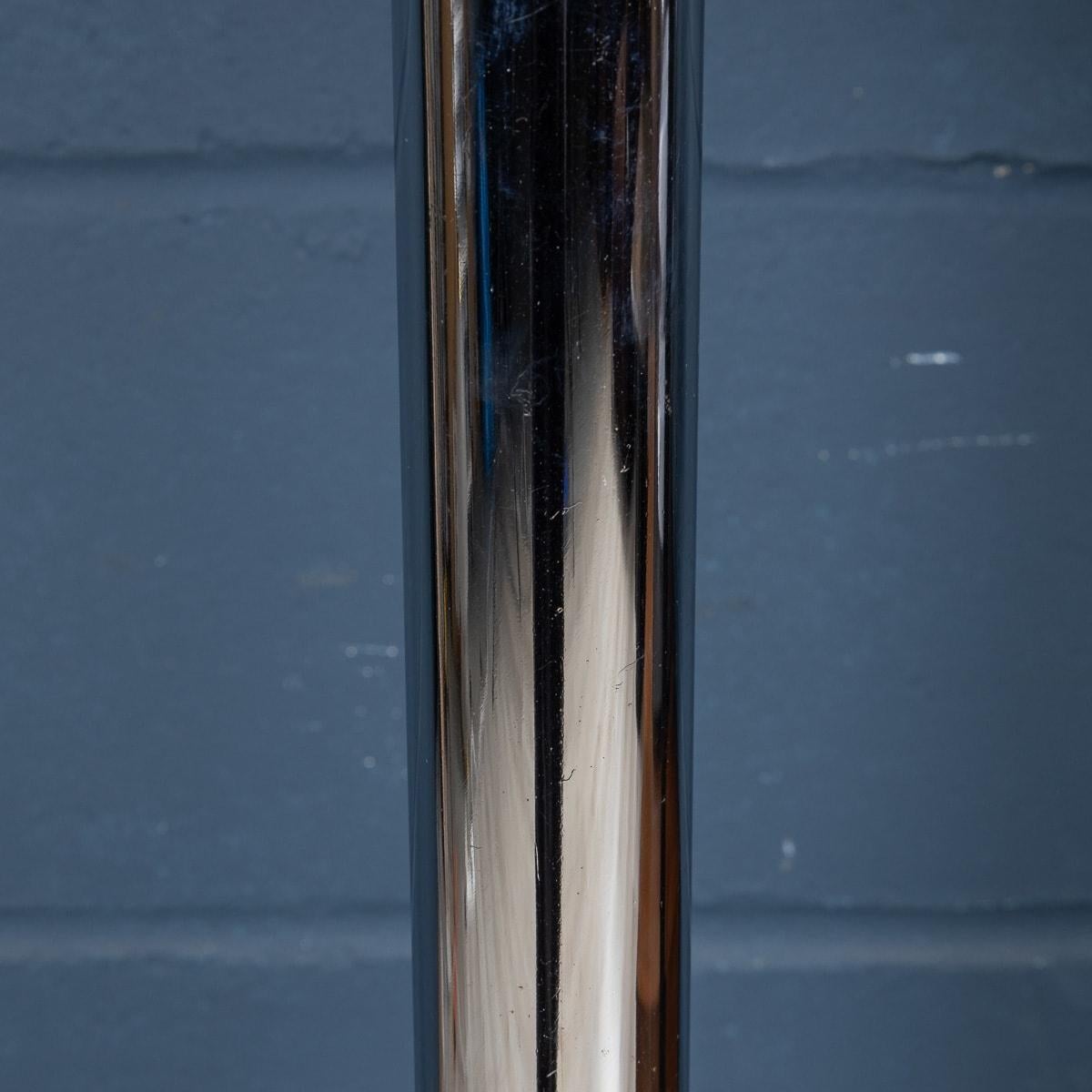Lampadaire italien du 20e siècle en chrome et verre attribué à Max Ingrand en vente 8