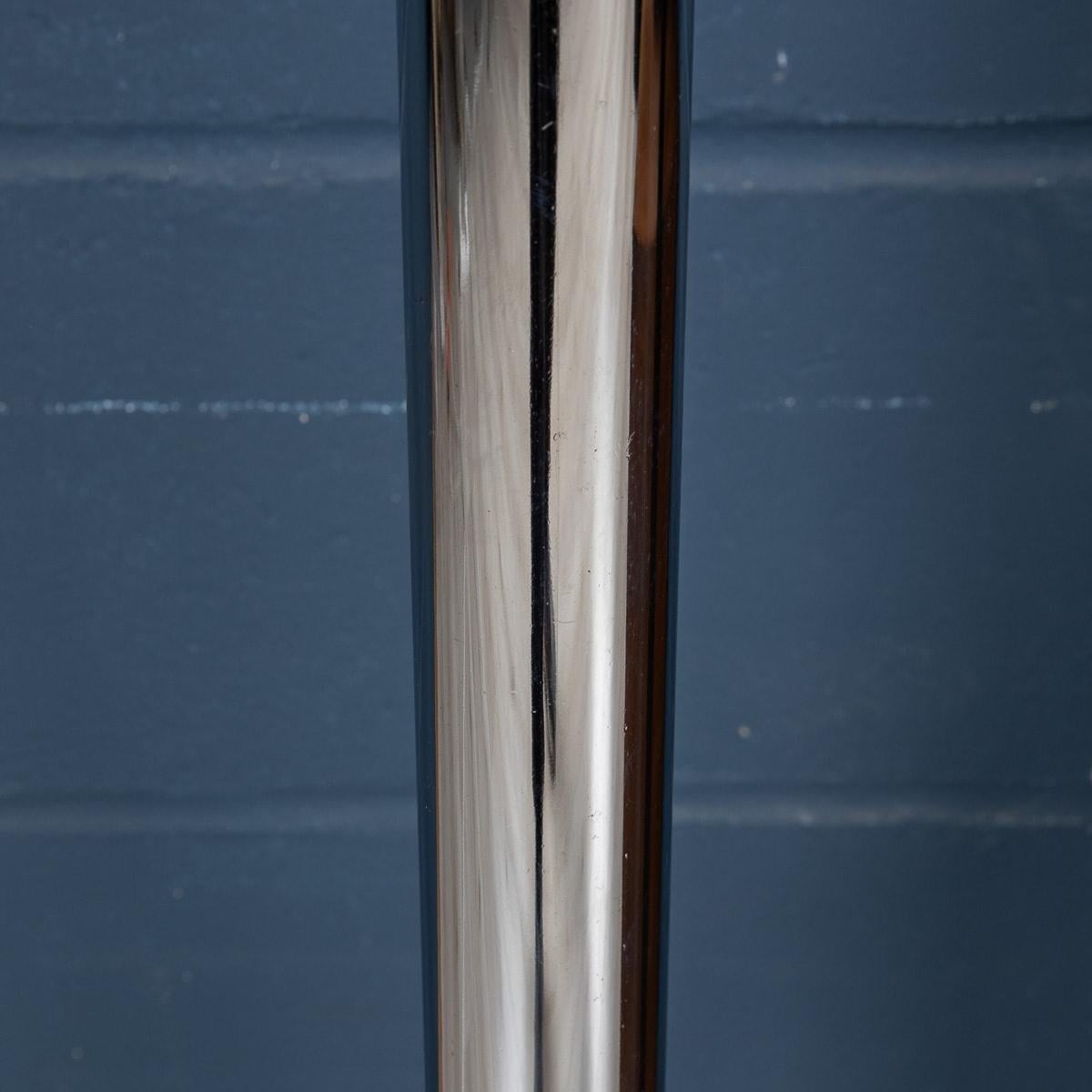 Lampadaire italien du 20e siècle en chrome et verre attribué à Max Ingrand en vente 9