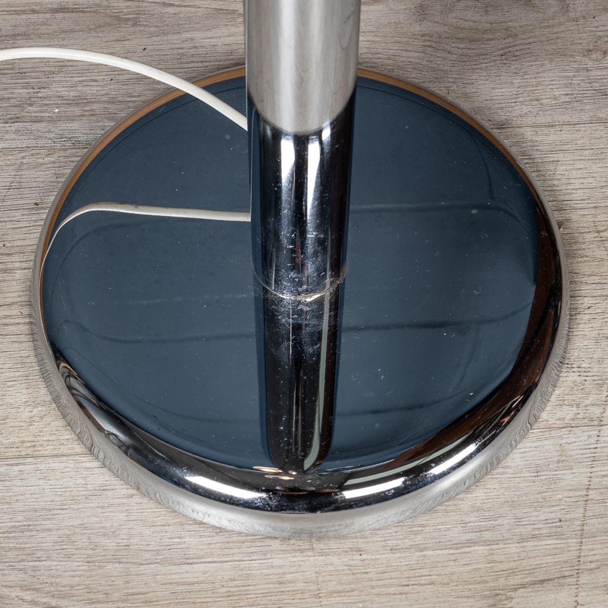 Lampadaire italien du 20e siècle en chrome et verre attribué à Max Ingrand en vente 10