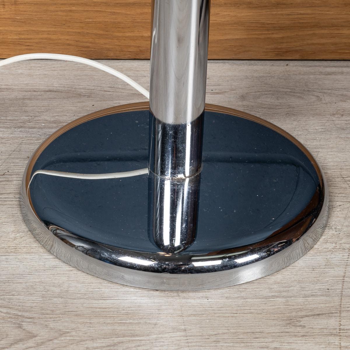 Lampadaire italien du 20e siècle en chrome et verre attribué à Max Ingrand en vente 11