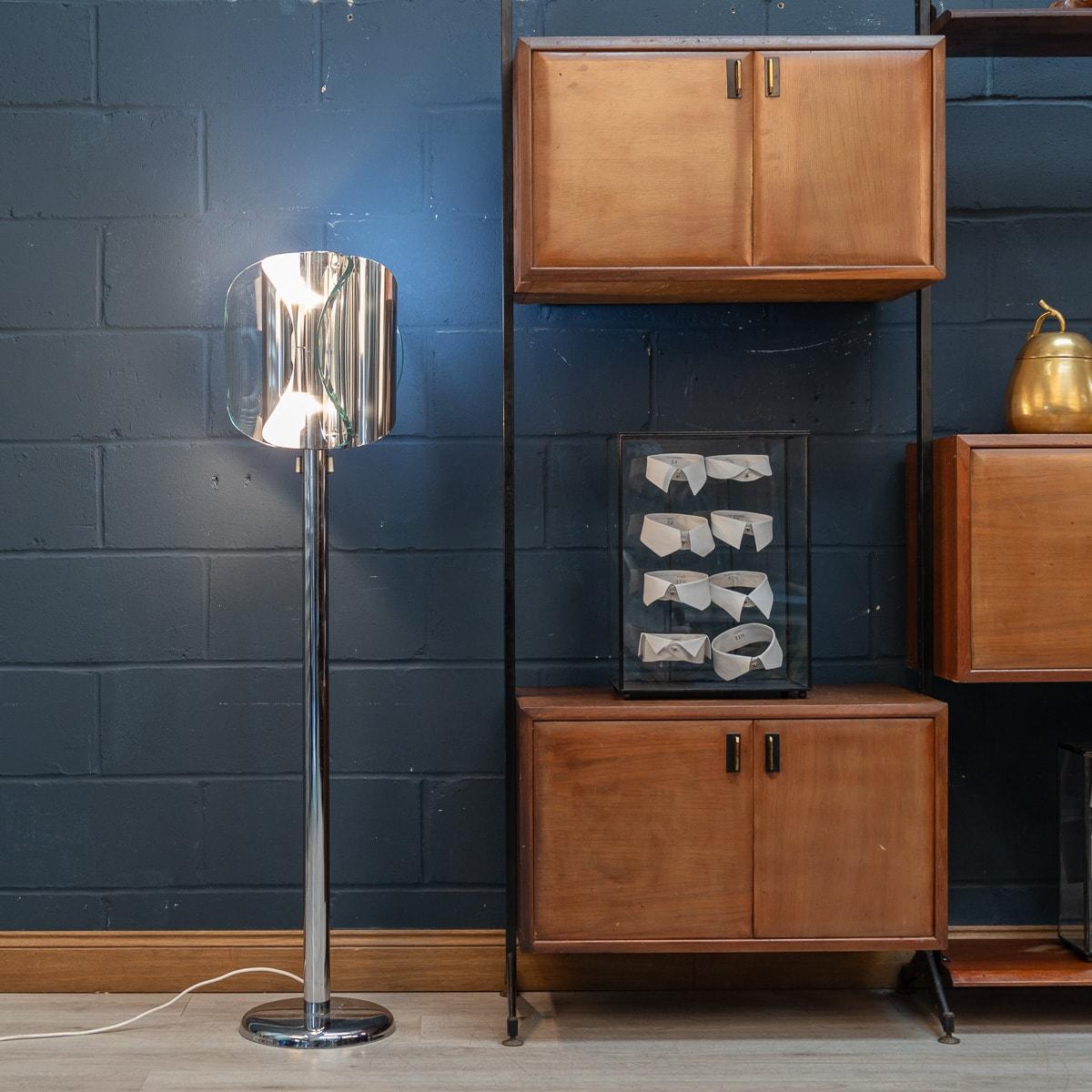 Autre Lampadaire italien du 20e siècle en chrome et verre attribué à Max Ingrand en vente