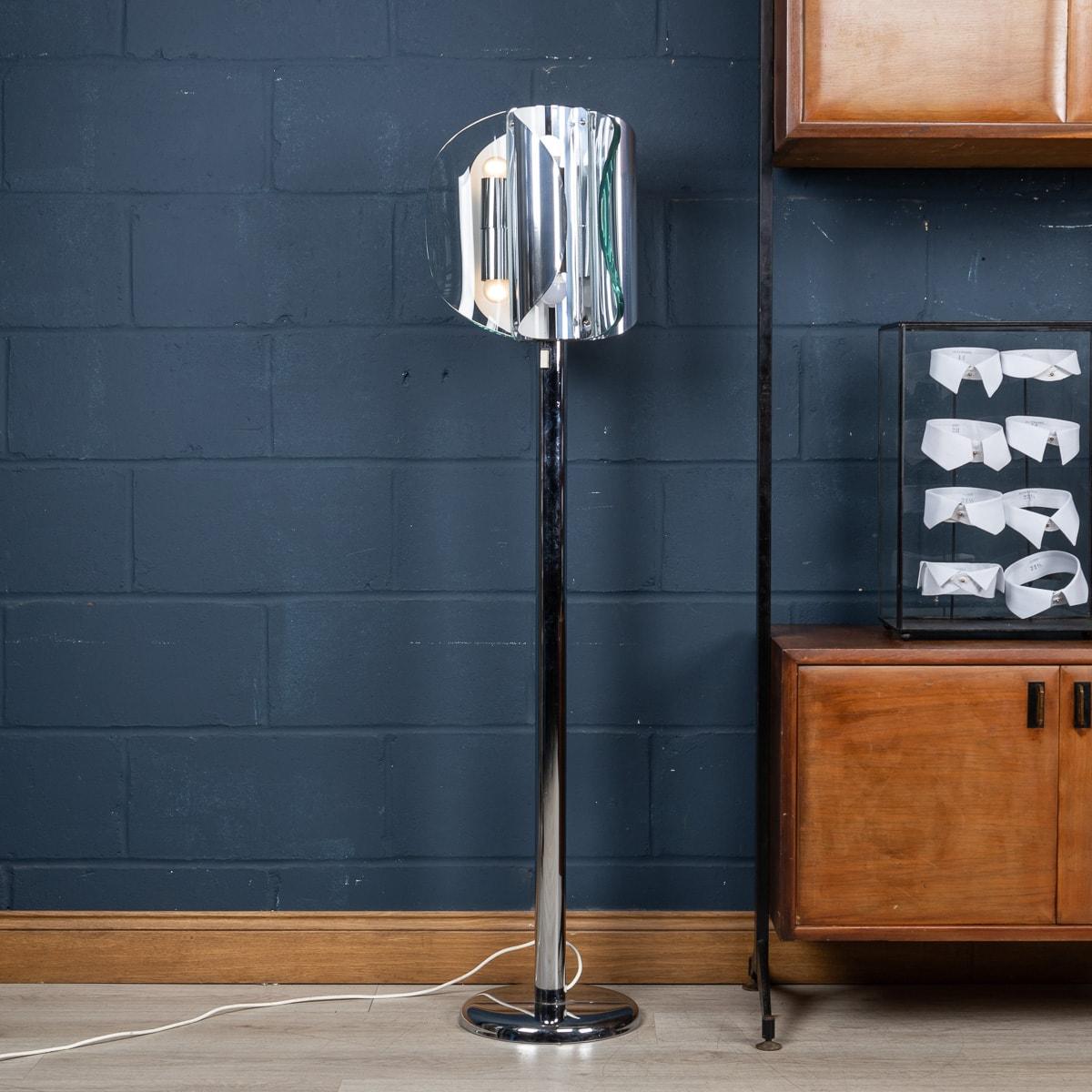 Lampadaire italien du 20e siècle en chrome et verre attribué à Max Ingrand Bon état - En vente à Royal Tunbridge Wells, Kent