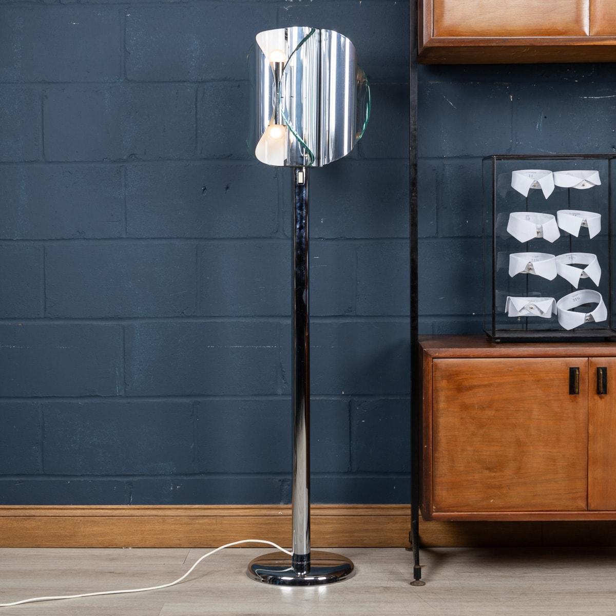 Lampadaire italien du 20e siècle en chrome et verre attribué à Max Ingrand en vente 1