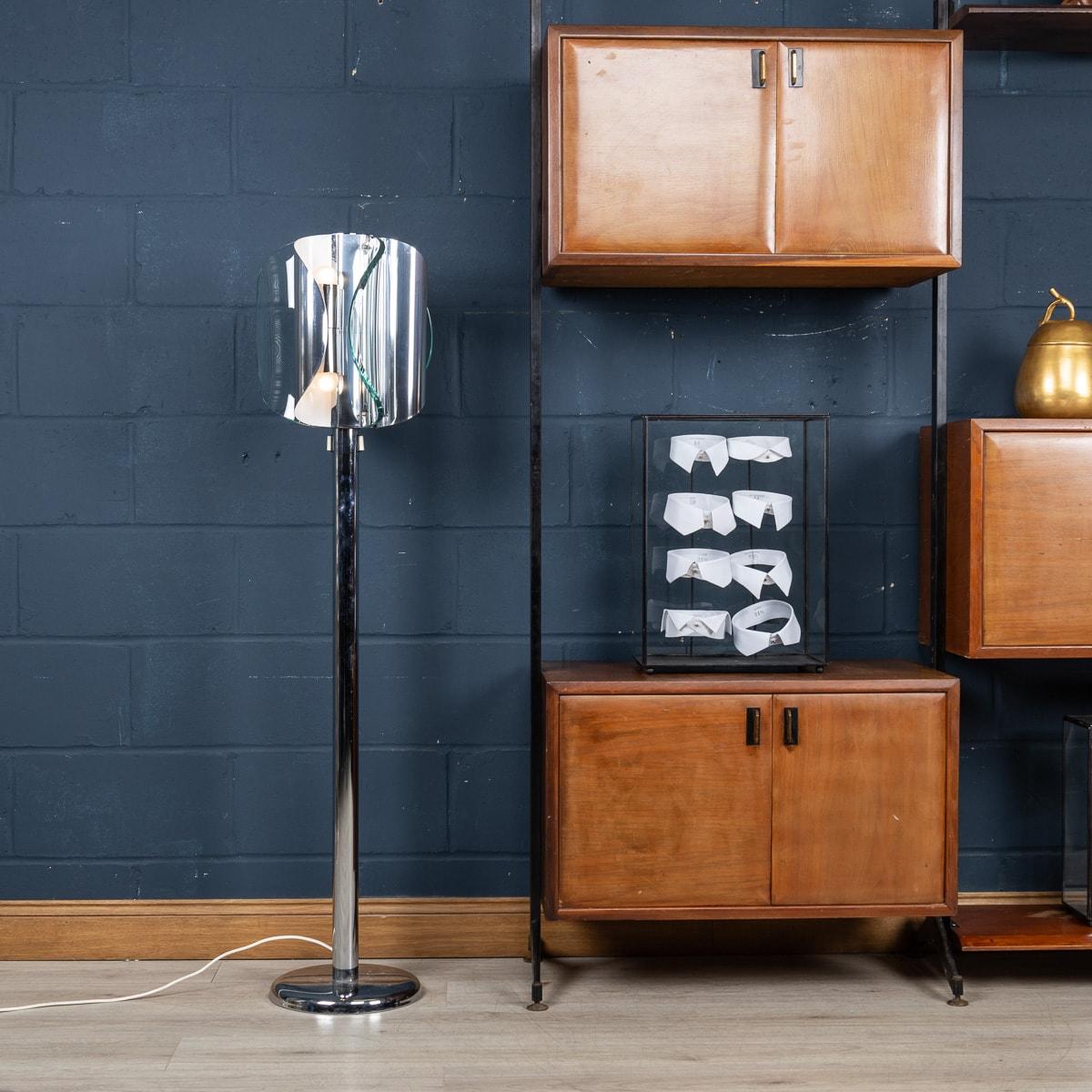 Lampadaire italien du 20e siècle en chrome et verre attribué à Max Ingrand en vente 2