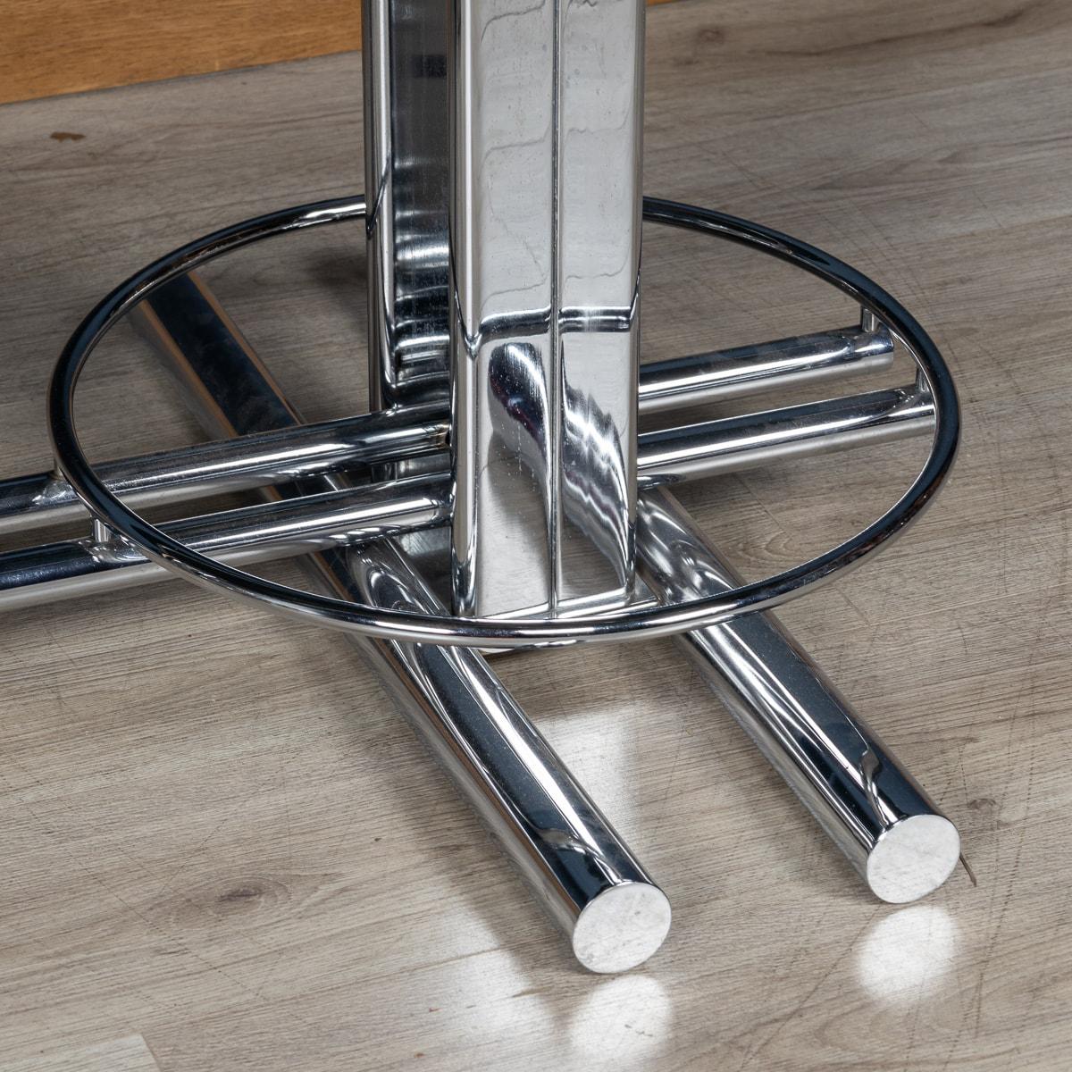 Table de salle à manger italienne géométrique du 20ème siècle en chrome et verre avec six chaises en vente 7