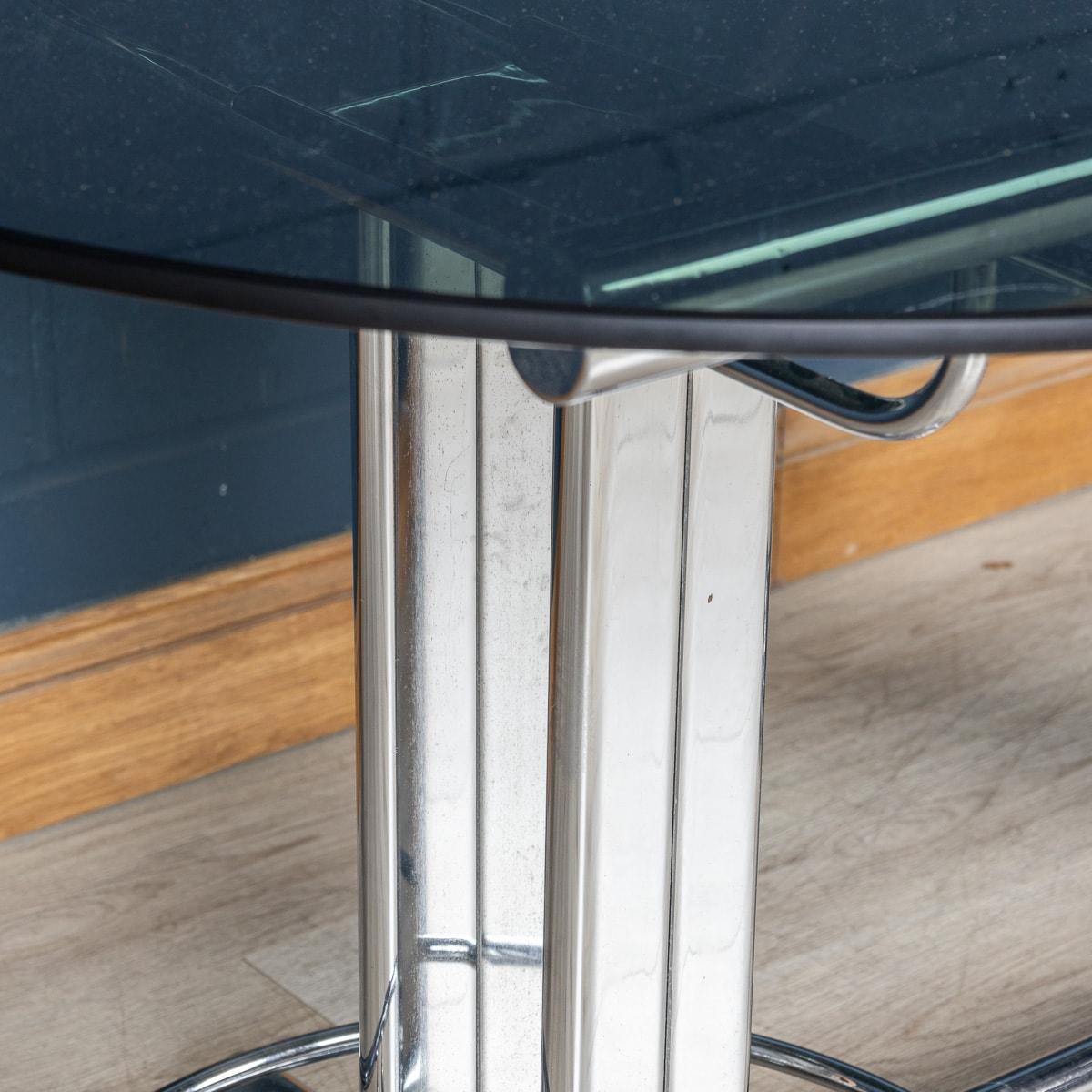 Table de salle à manger italienne géométrique du 20ème siècle en chrome et verre avec six chaises en vente 8