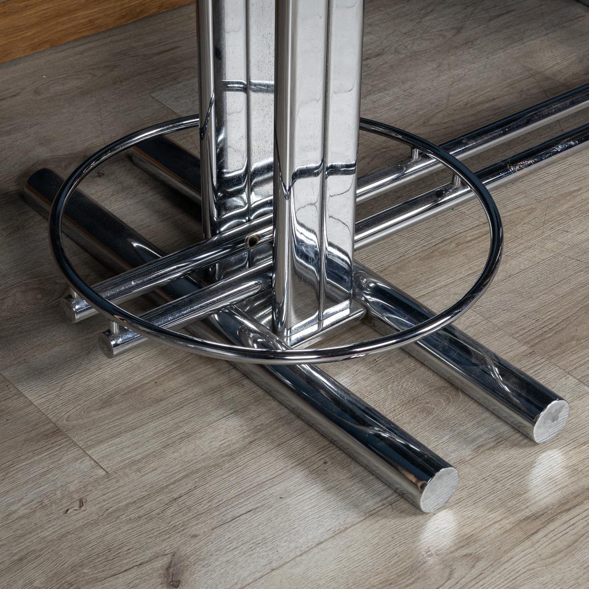 Table de salle à manger italienne géométrique du 20ème siècle en chrome et verre avec six chaises en vente 9