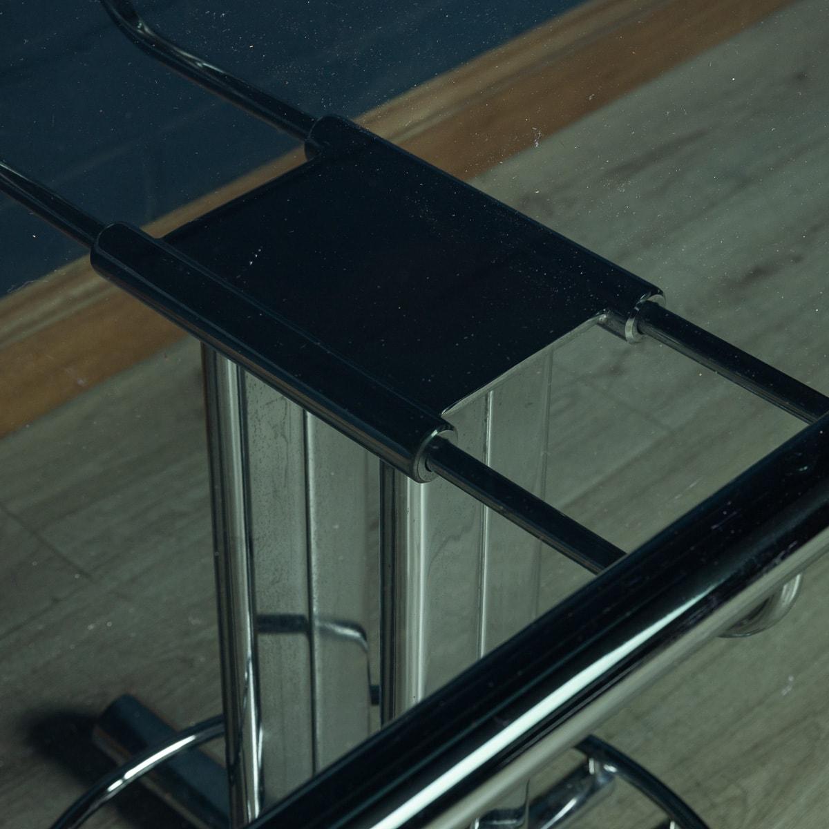 Table de salle à manger italienne géométrique du 20ème siècle en chrome et verre avec six chaises en vente 11