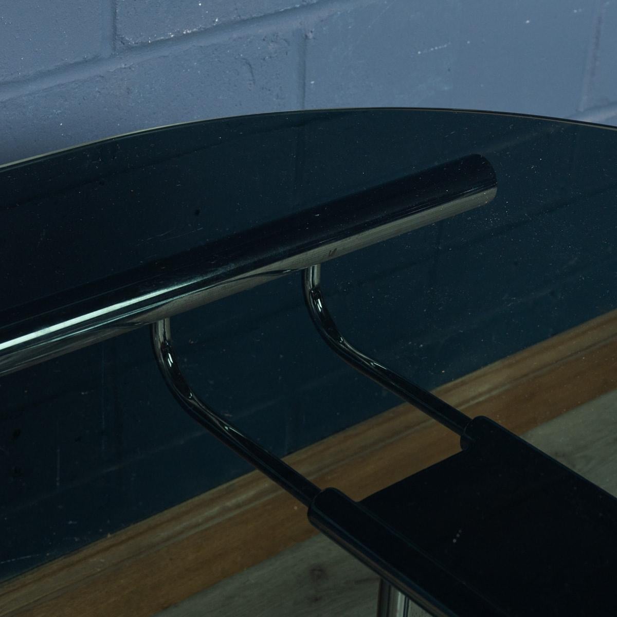 Table de salle à manger italienne géométrique du 20ème siècle en chrome et verre avec six chaises en vente 12