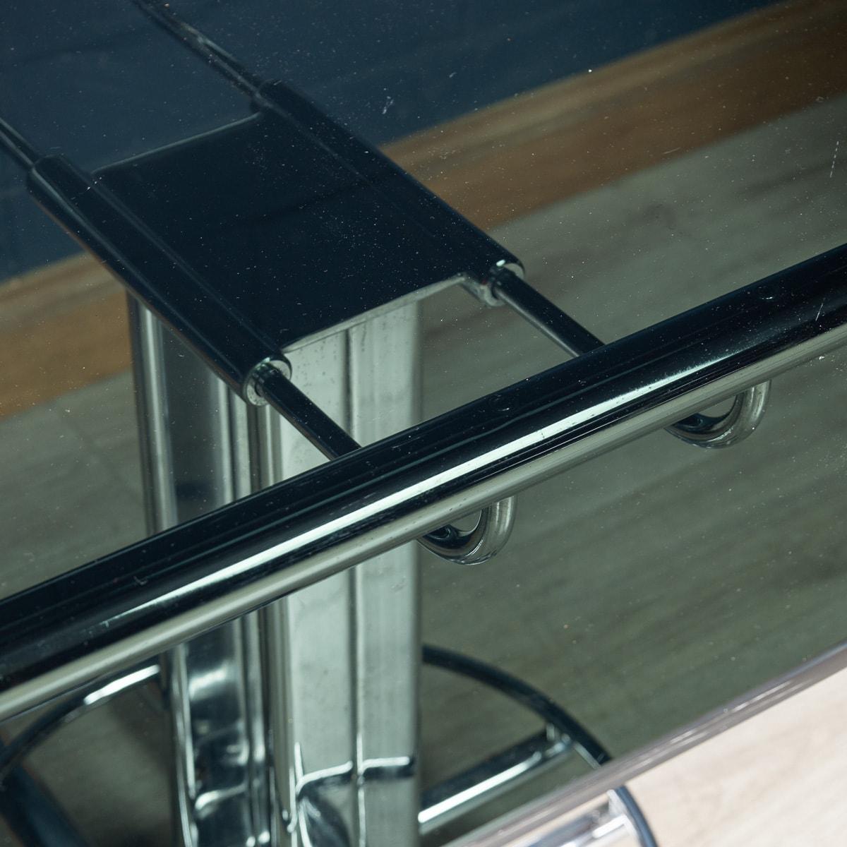 Table de salle à manger italienne géométrique du 20ème siècle en chrome et verre avec six chaises en vente 13