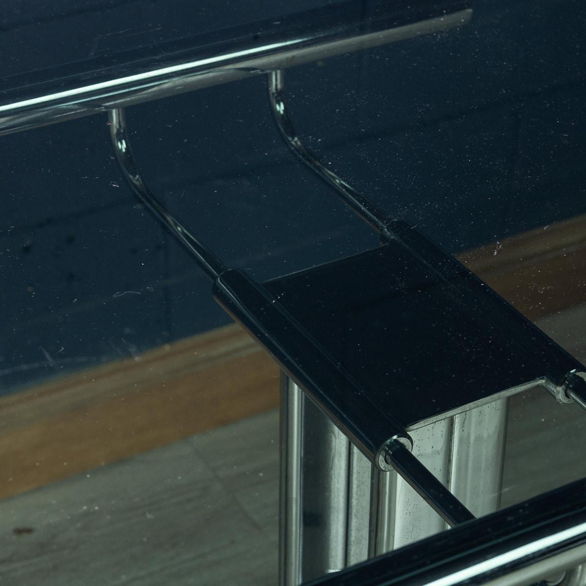Table de salle à manger italienne géométrique du 20ème siècle en chrome et verre avec six chaises en vente 14