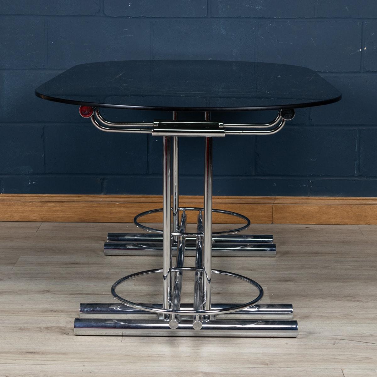 Table de salle à manger italienne géométrique du 20ème siècle en chrome et verre avec six chaises en vente 2