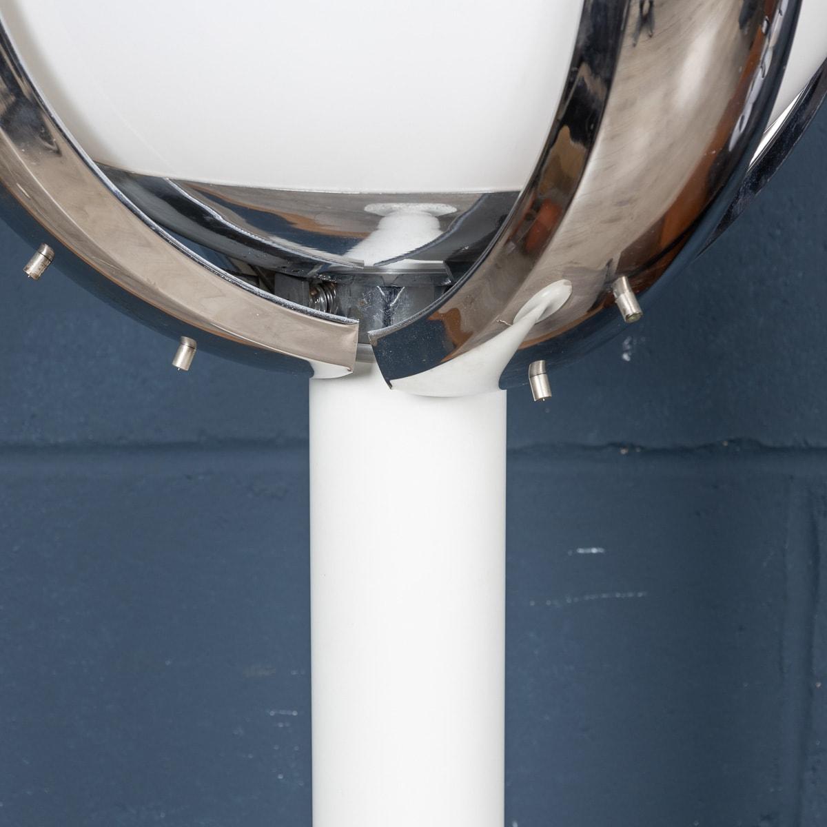 Lampadaire italien de l'« ère spatiale » du 20e siècle avec verre vénitien soufflé à la main en vente 5