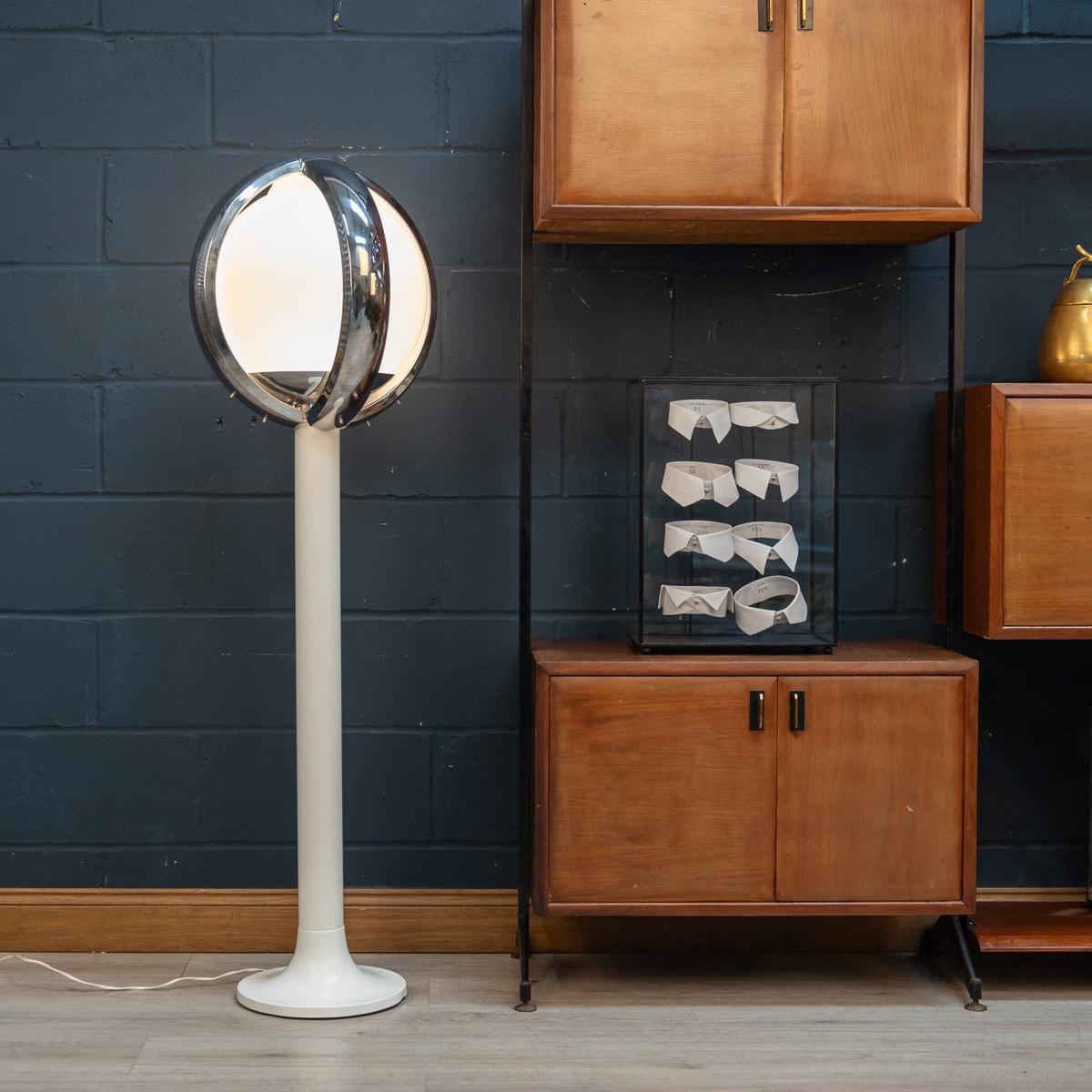 Autre Lampadaire italien de l'« ère spatiale » du 20e siècle avec verre vénitien soufflé à la main en vente