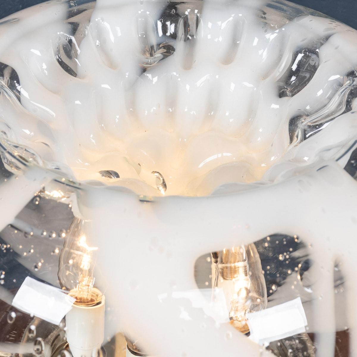 A.I.C. C'est une lampe de table italienne du 20e siècle, réalisée par Carlo Nason pour Mazzega, Murano, c.C. 1970. en vente 4