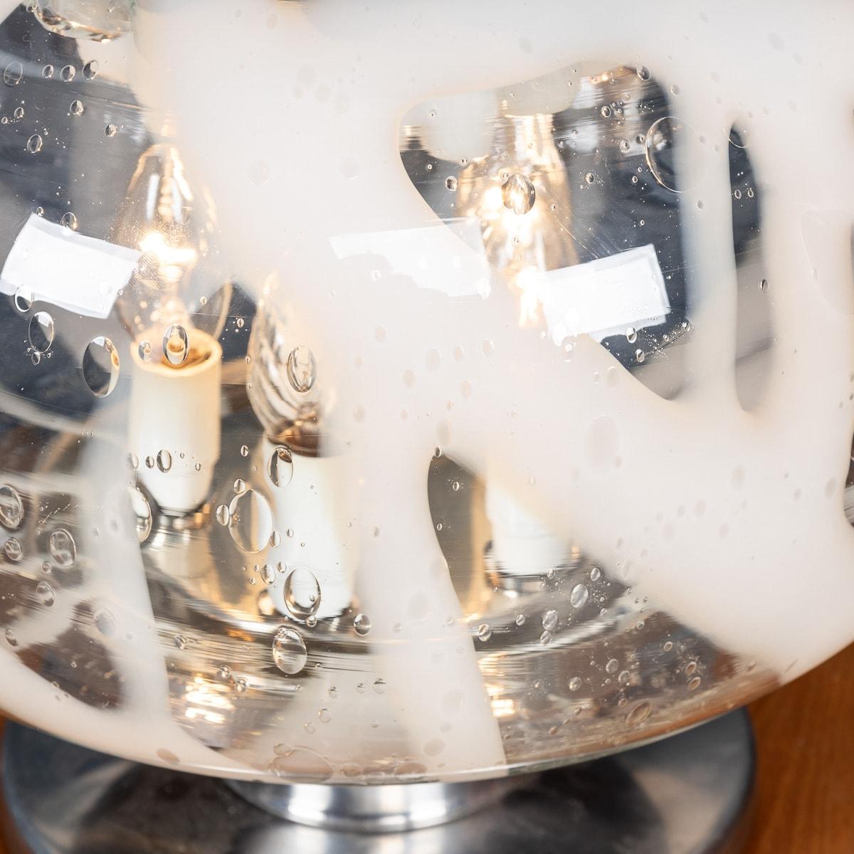 A.I.C. C'est une lampe de table italienne du 20e siècle, réalisée par Carlo Nason pour Mazzega, Murano, c.C. 1970. en vente 6